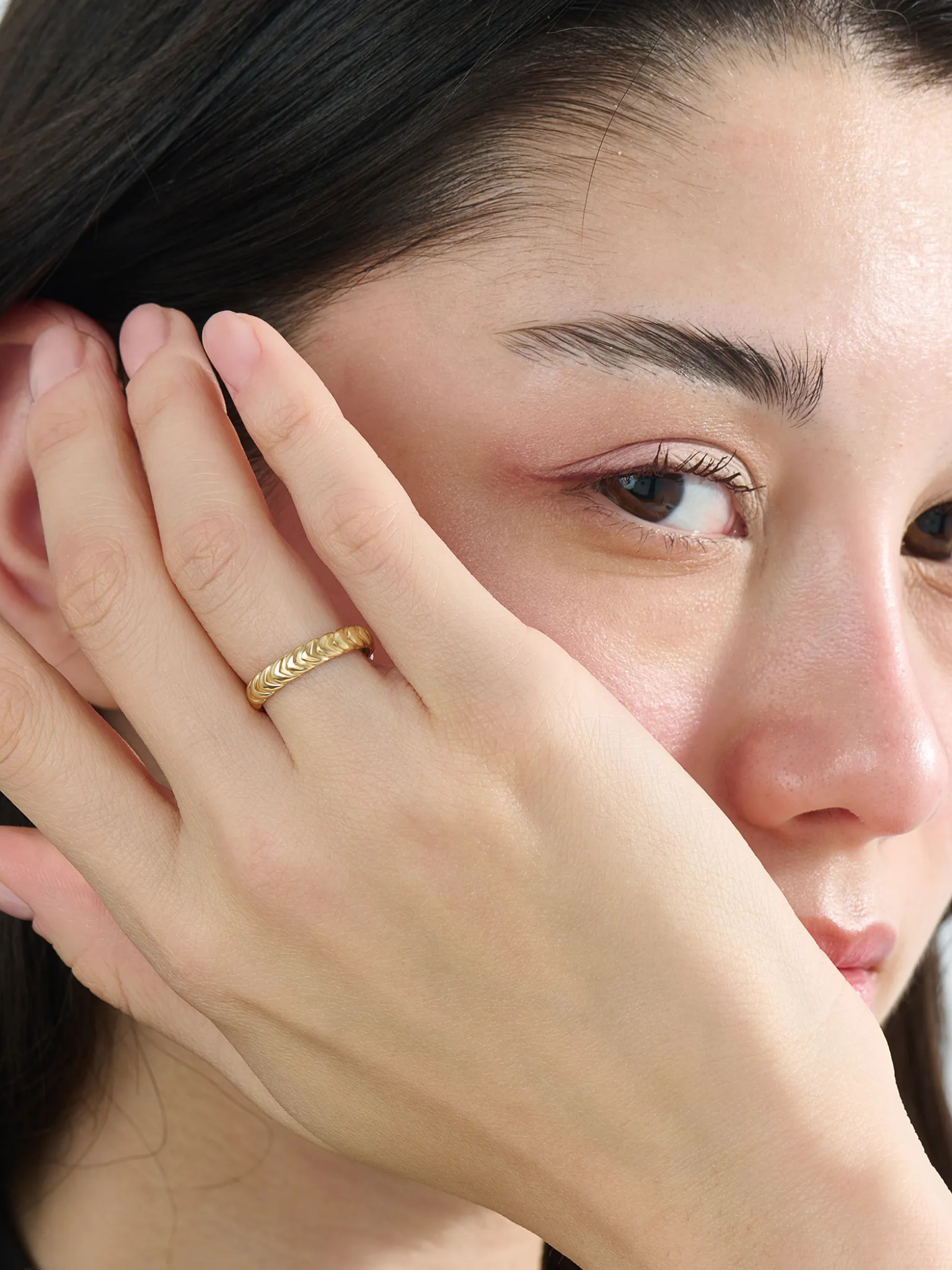 4mm Arrow Wedding Band, solid gold ring, view 3 | DiaFifth