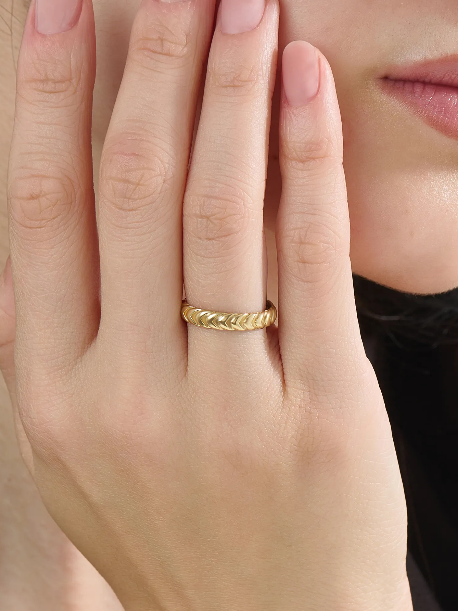 4mm Arrow Wedding Band, solid gold ring, view 6 | DiaFifth