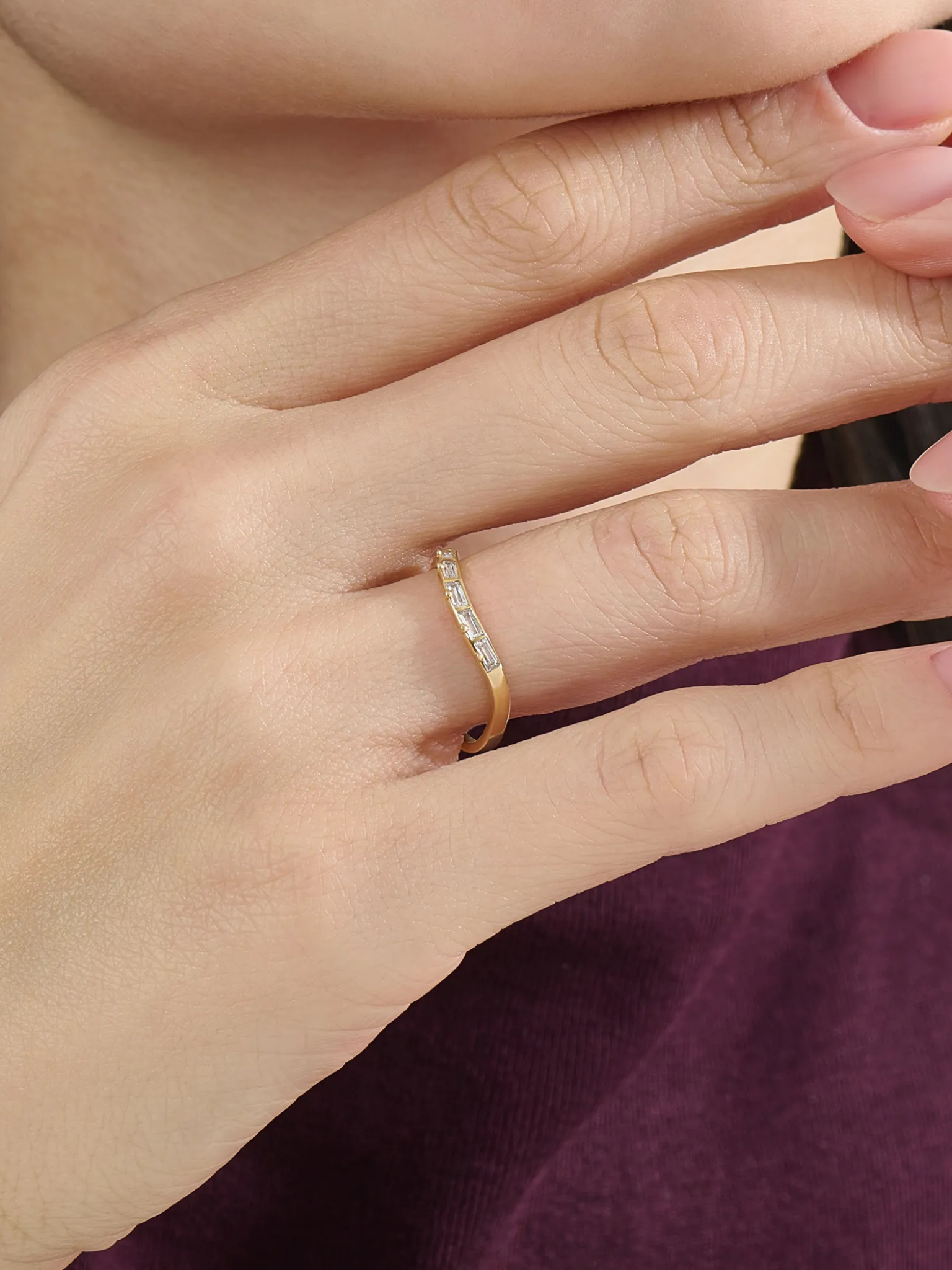 Baguette Curve Ring, solid gold ring, view 6 | DiaFifth