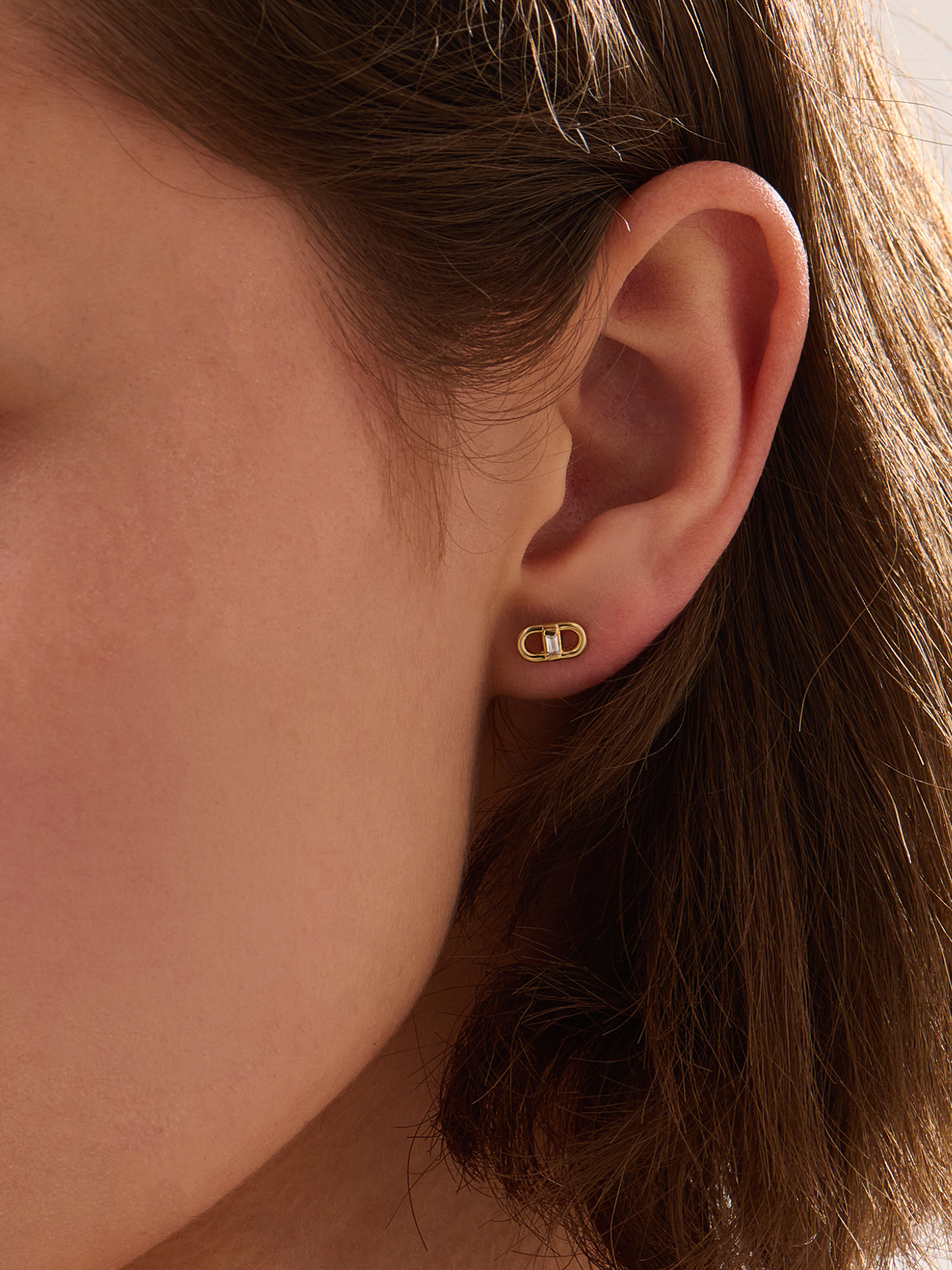 Baguette Stud Earring, solid gold earrings, view 3 | DiaFifth