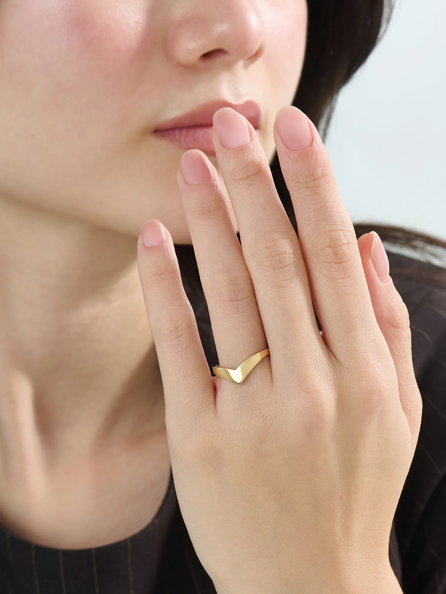 Chevron Curve Ring, solid gold ring, view 3 | DiaFifth