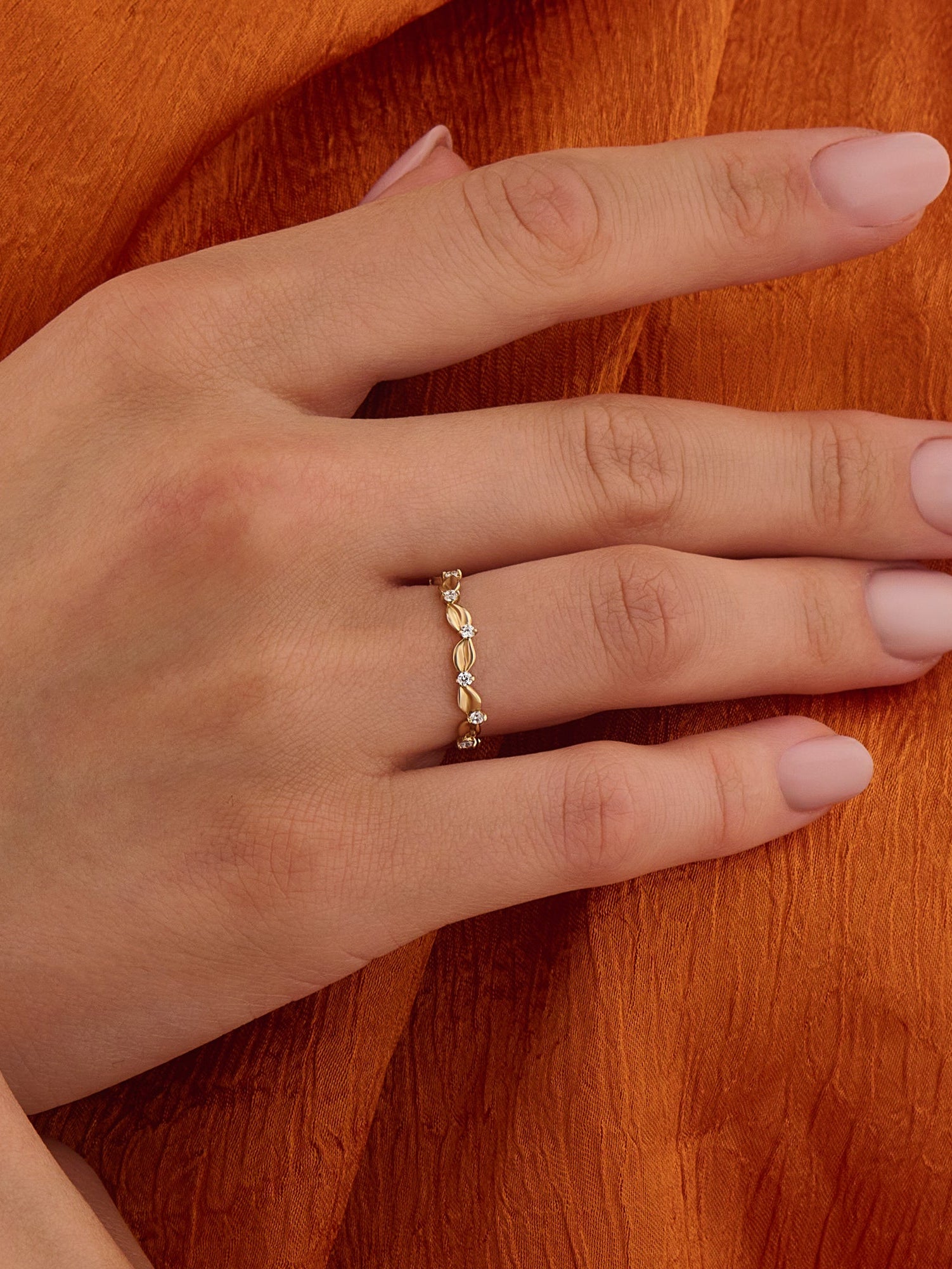 Leaf Eternity Wedding Ring, solid gold ring, view 3 | DiaFifth