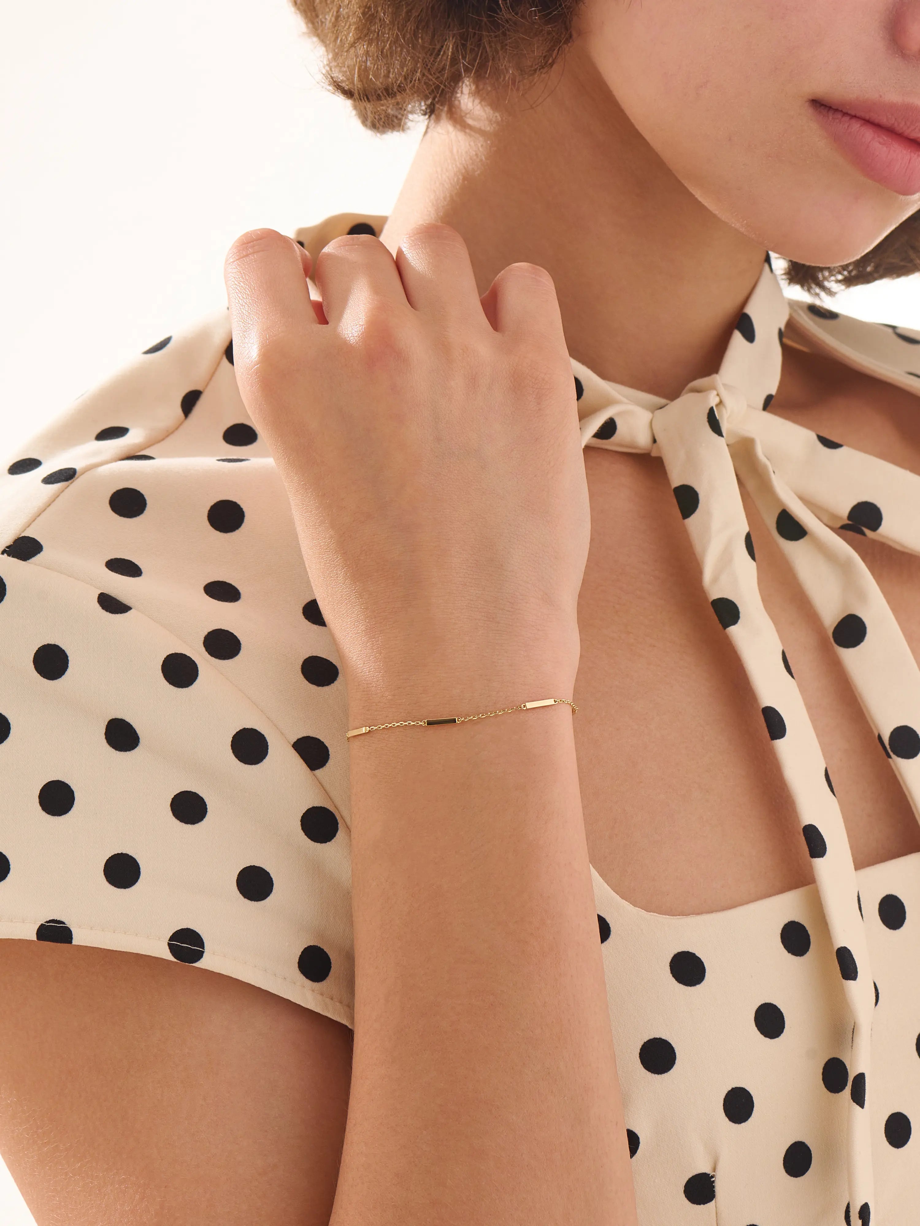 Bar Bracelet, solid gold bracelet, view 6 | DiaFifth
