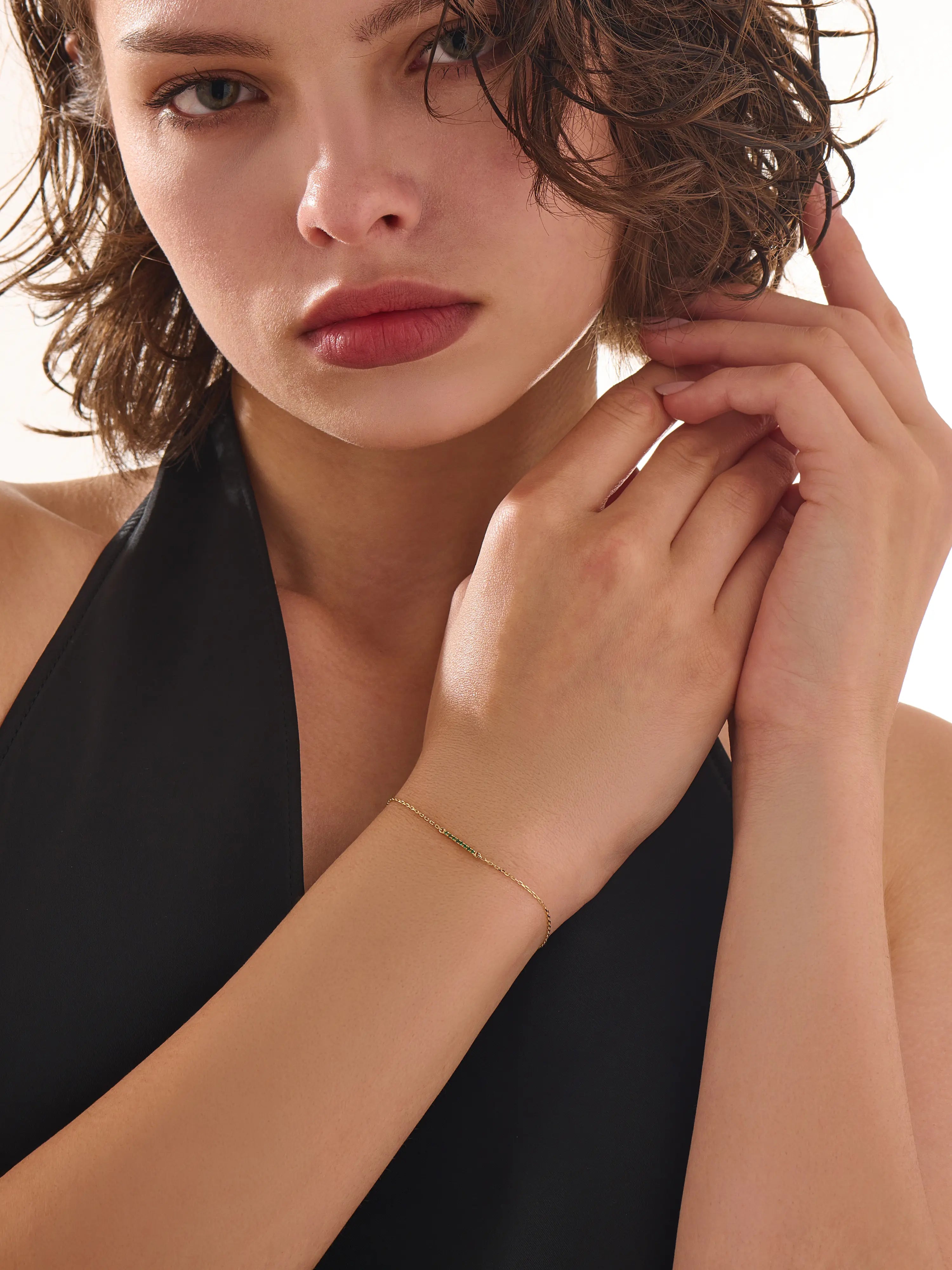 Emerald Bar Bracelet, solid gold bracelet, view 3 | DiaFifth