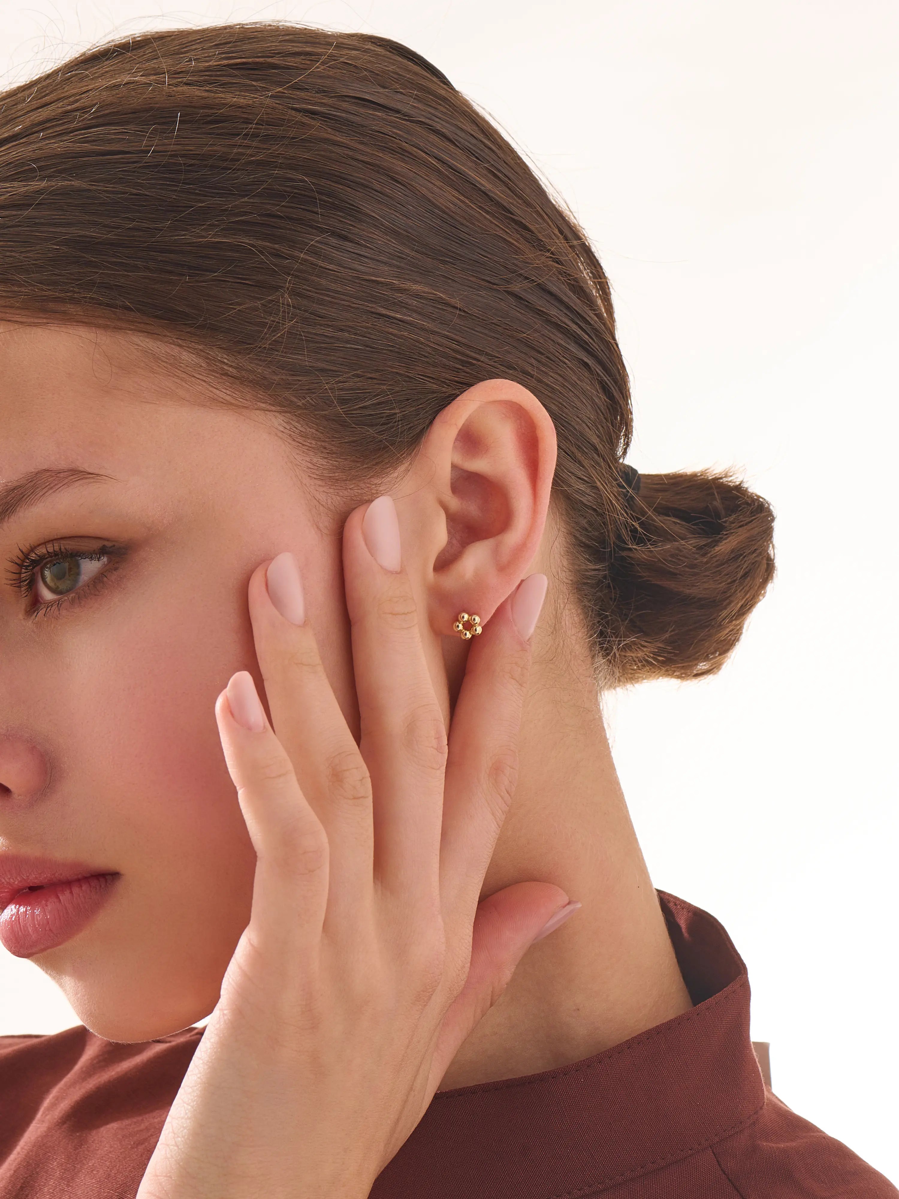 Flower Dot Piercing, solid gold earrings, view 2 | DiaFifth
