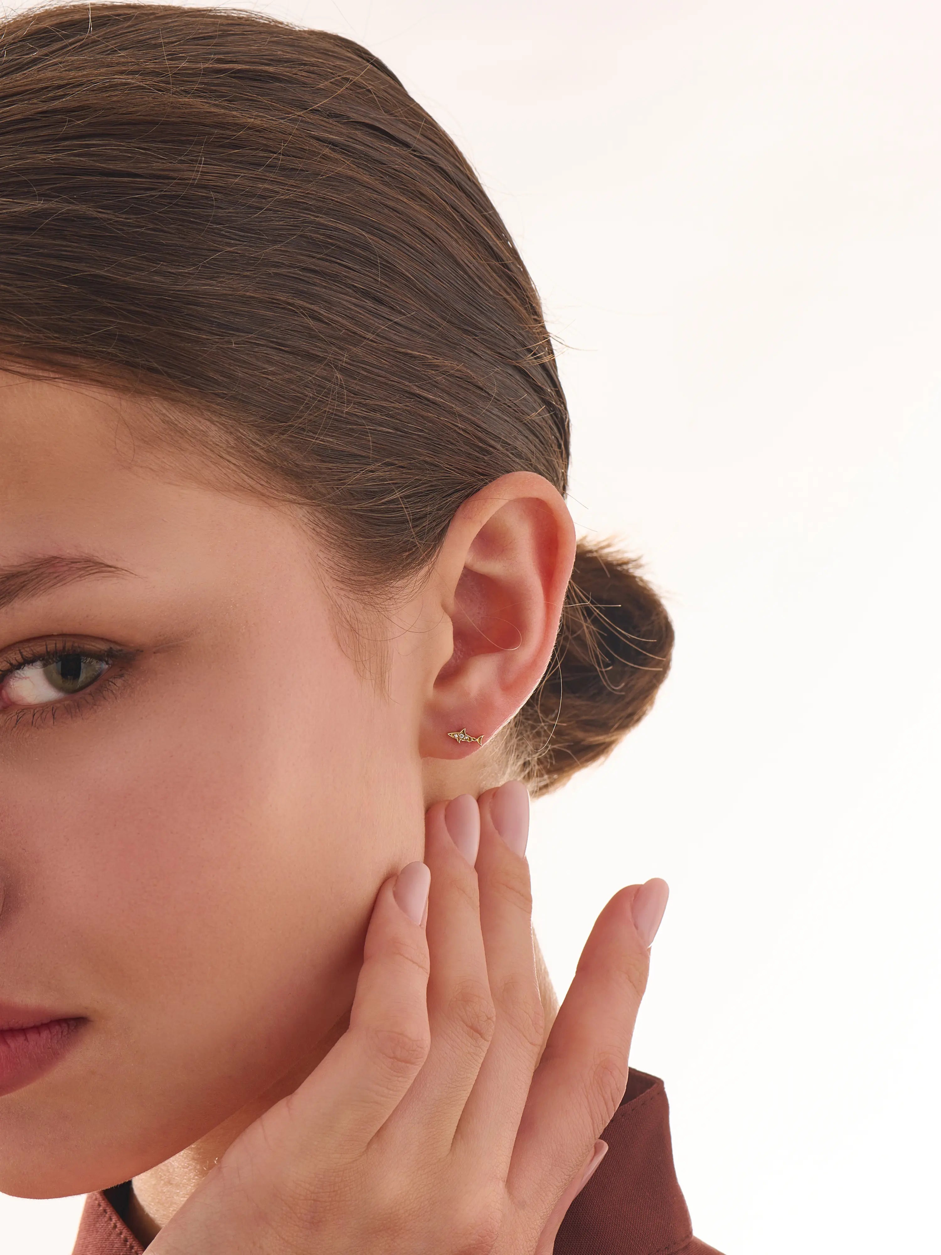 Shark Piercing, solid gold earrings, view 2 | DiaFifth