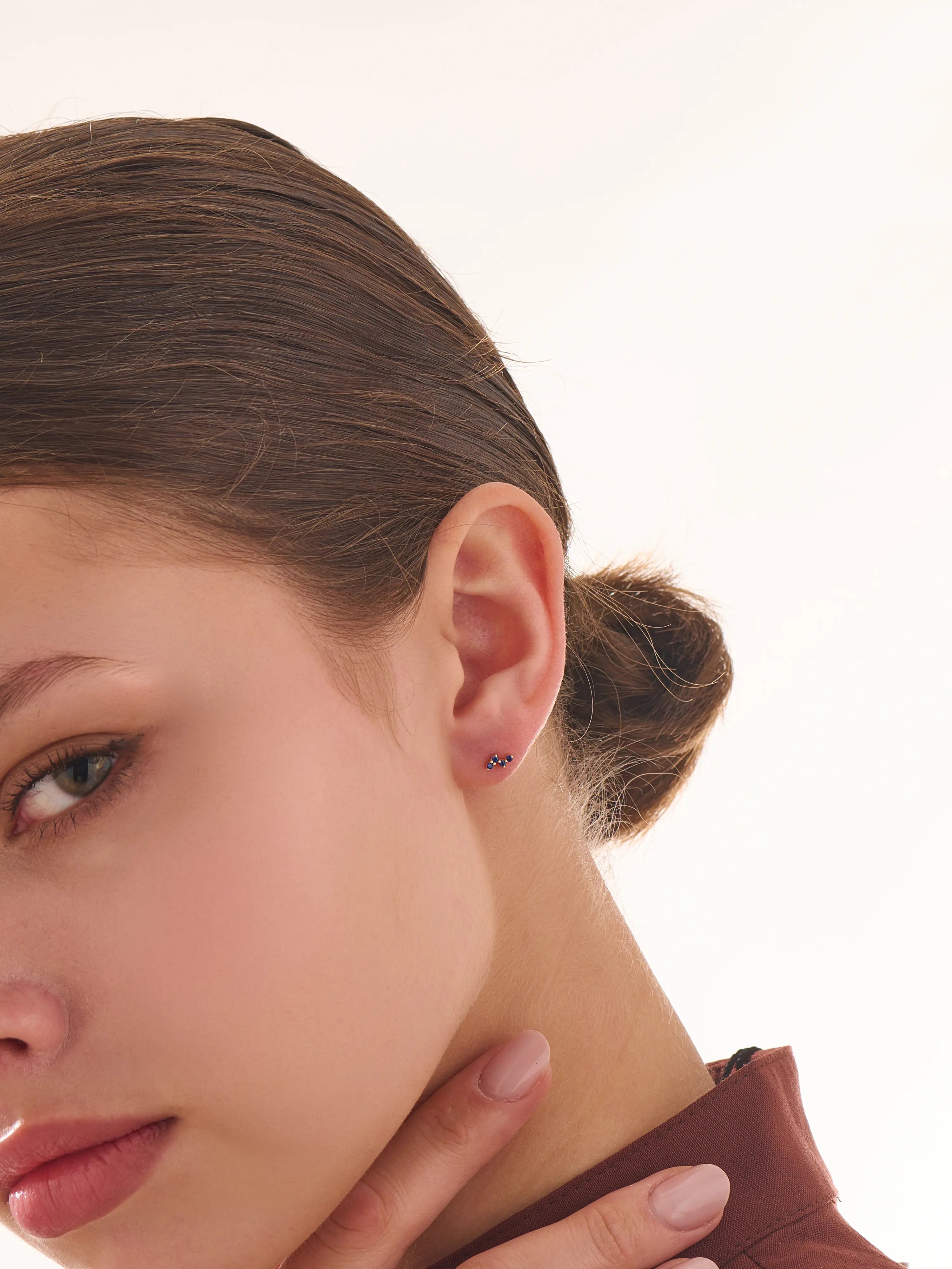 Sapphire Piercing, solid gold earrings, view 2 | DiaFifth