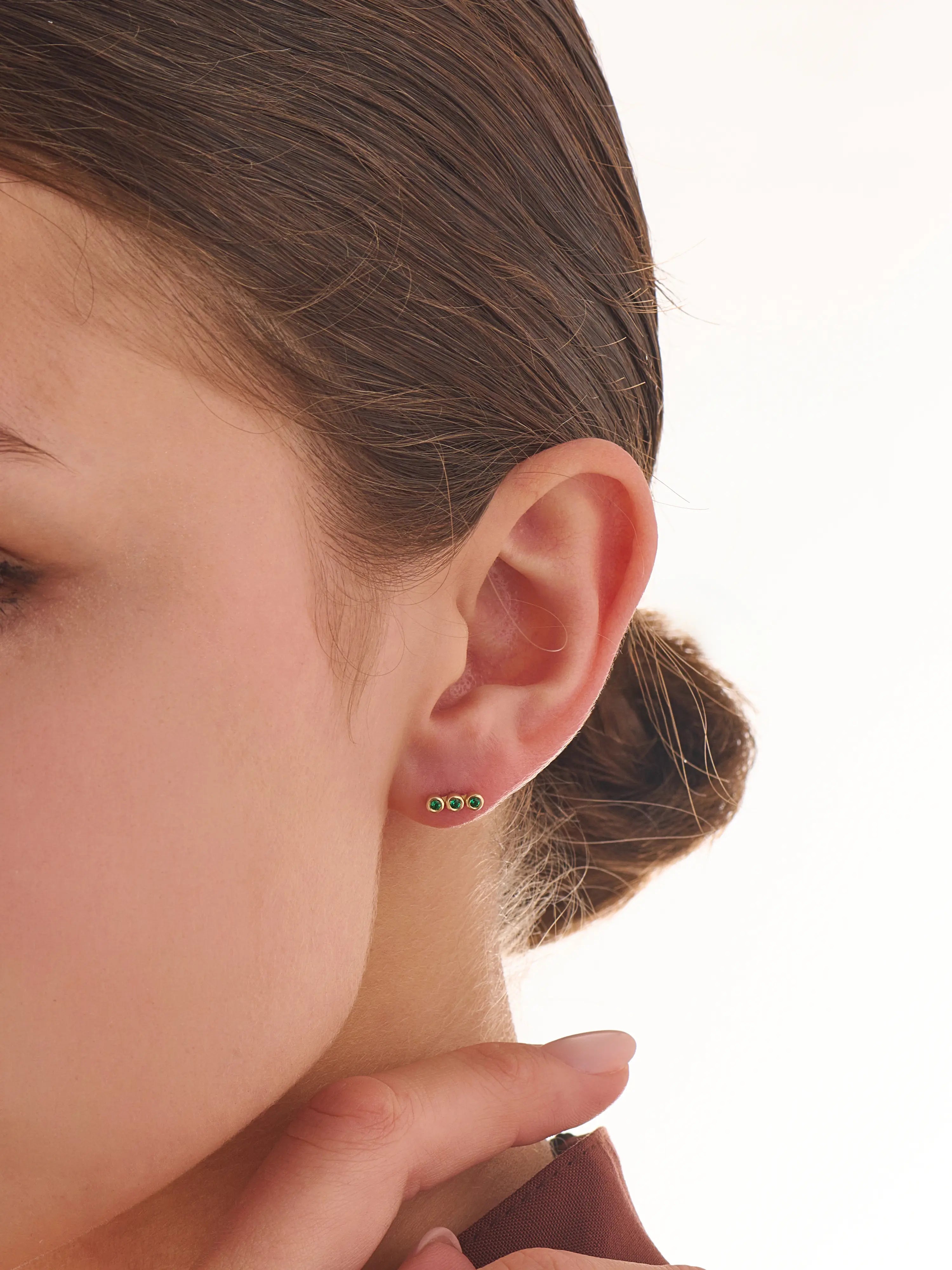 Emerald Piercing, solid gold earrings, view 2 | DiaFifth