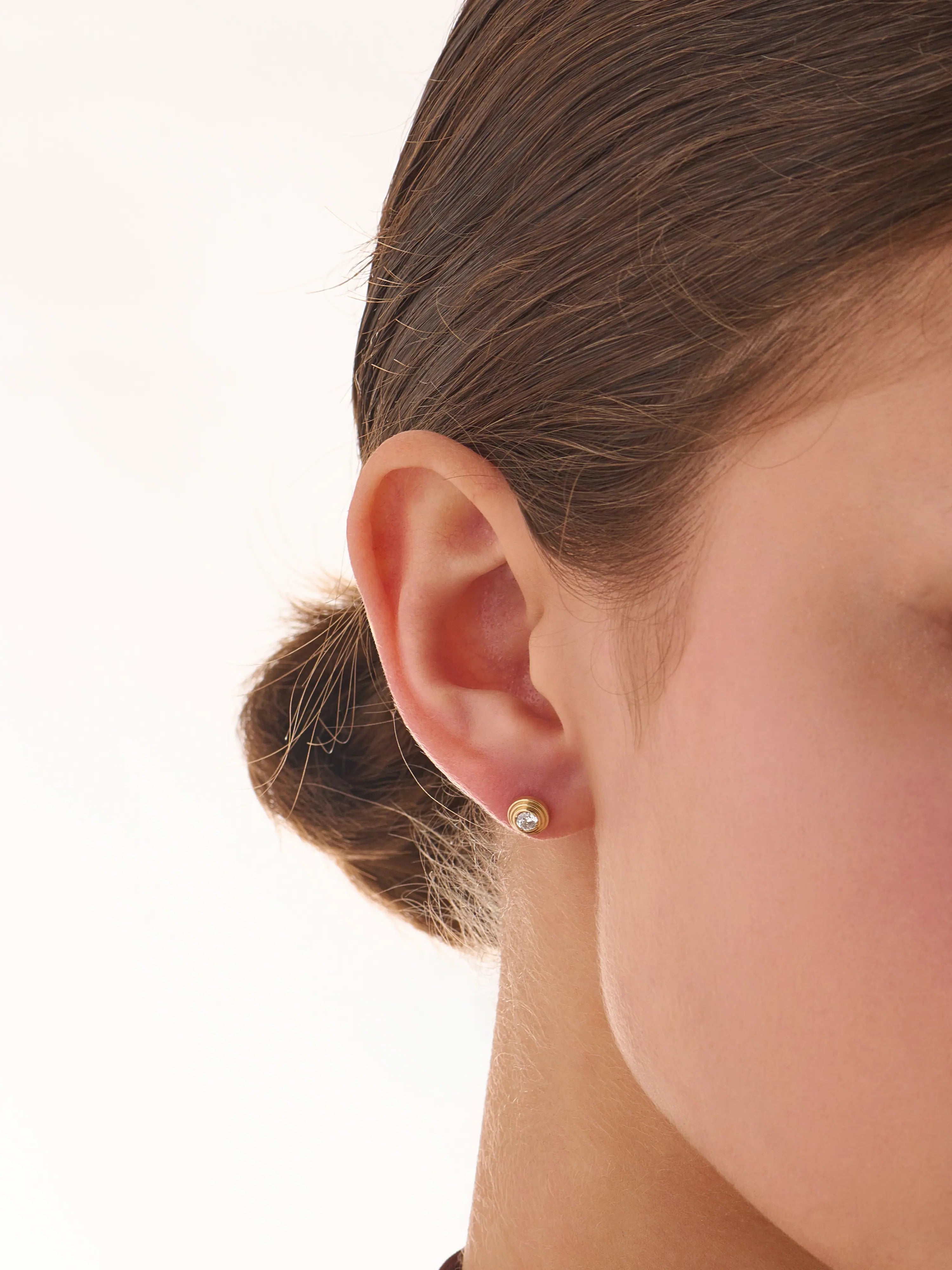 Round Piercing, solid gold earrings, view 4 | DiaFifth