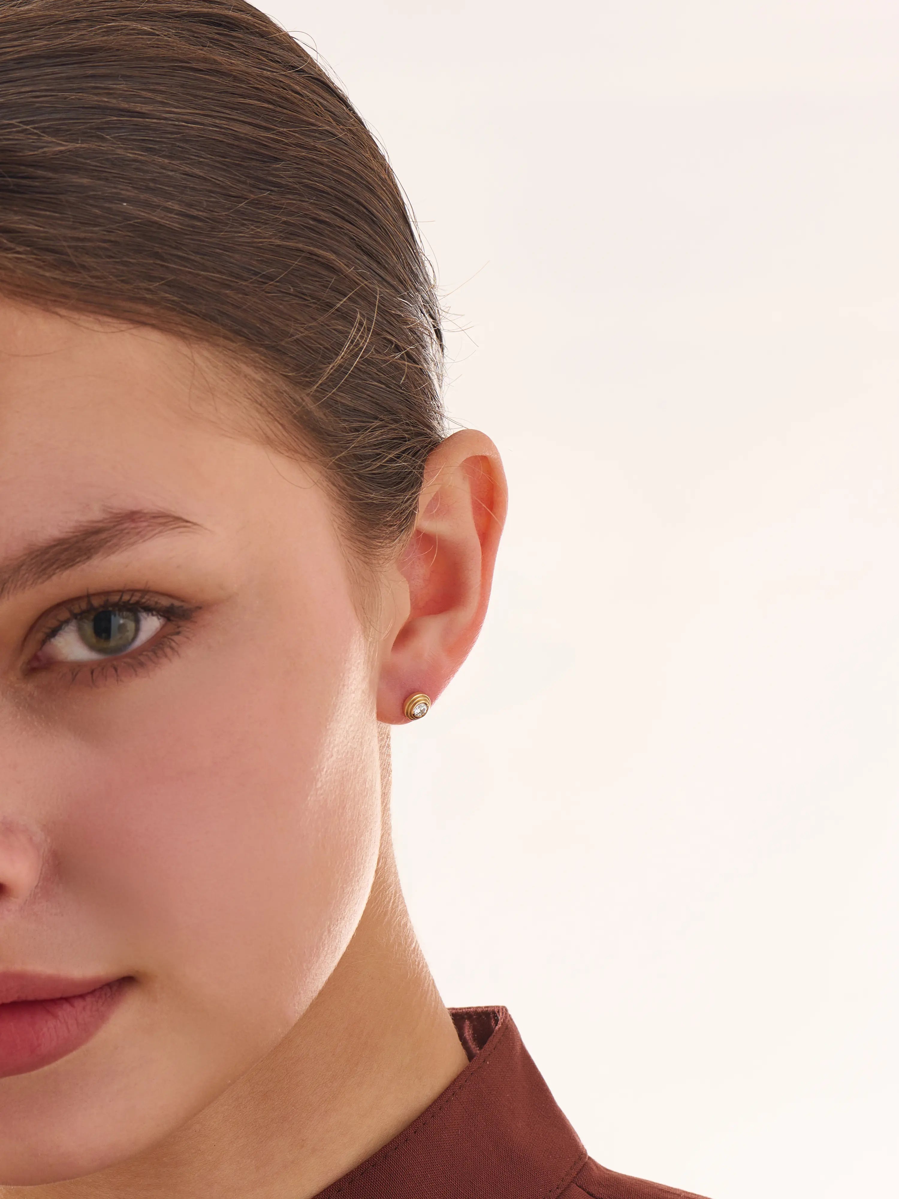 Round Piercing, solid gold earrings, view 2 | DiaFifth