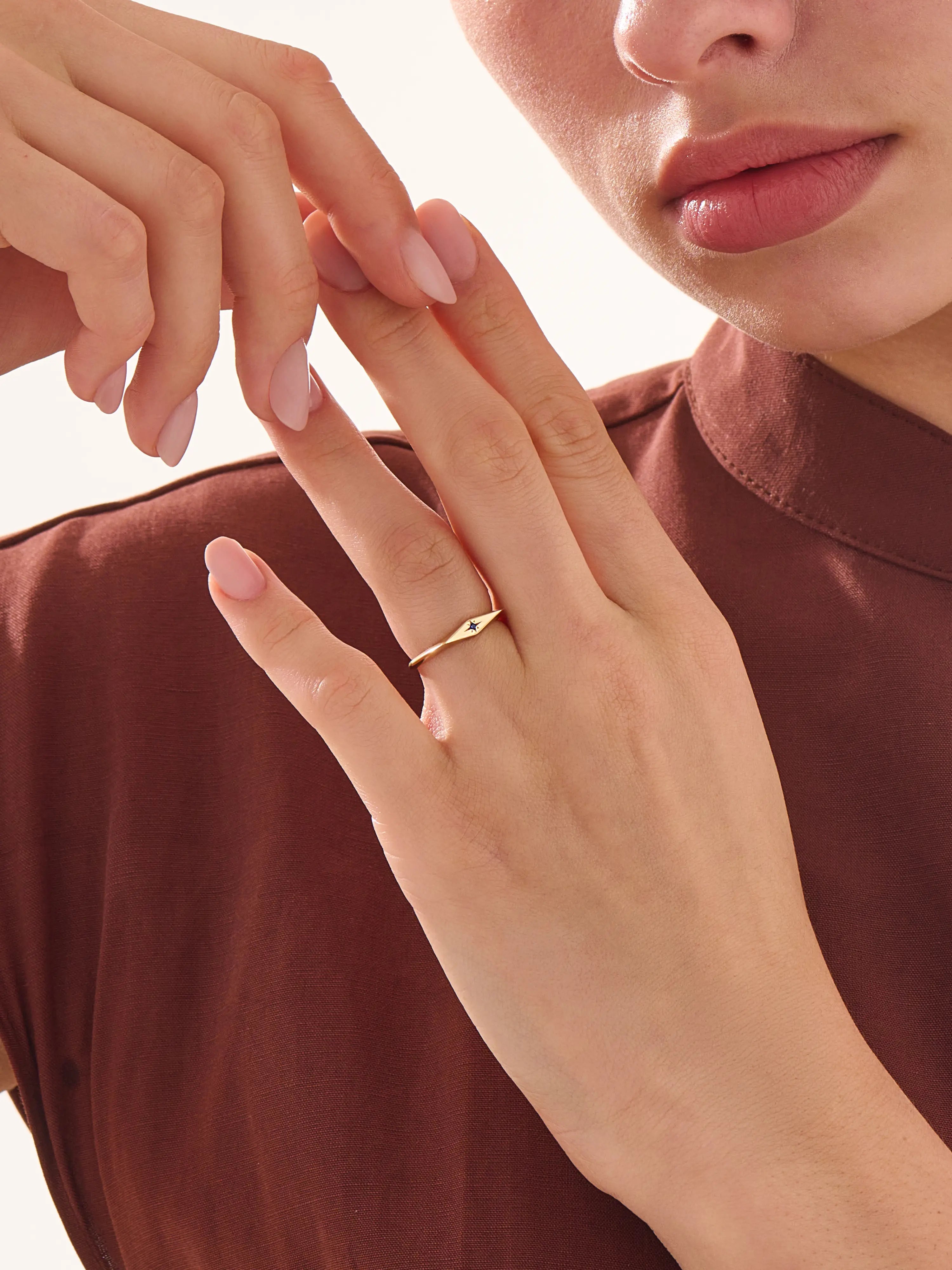 Sapphire Star Signet Ring, solid gold ring, view 6 | DiaFifth