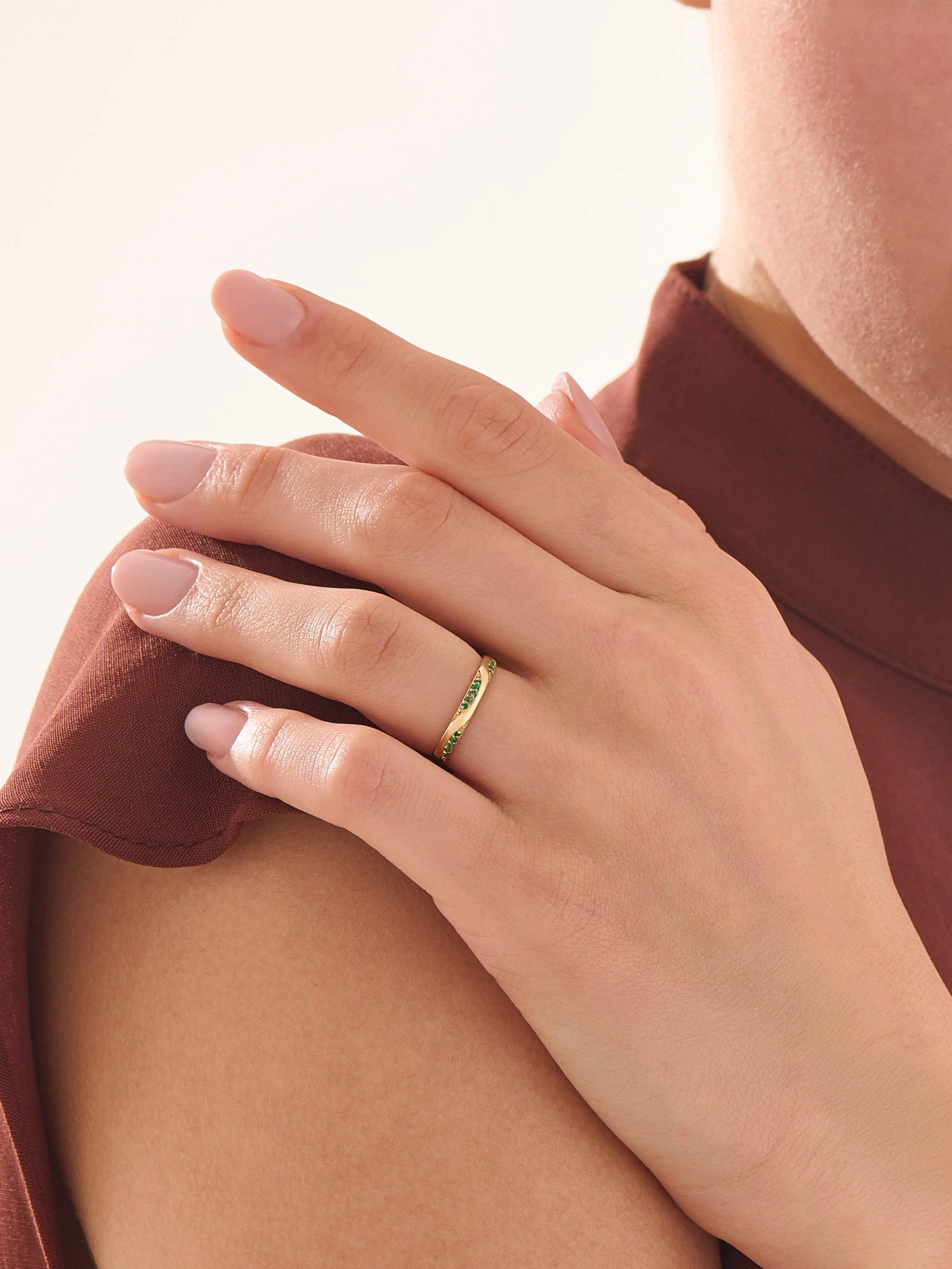 Wavy Emerald Wedding Band, solid gold ring, view 3 | DiaFifth