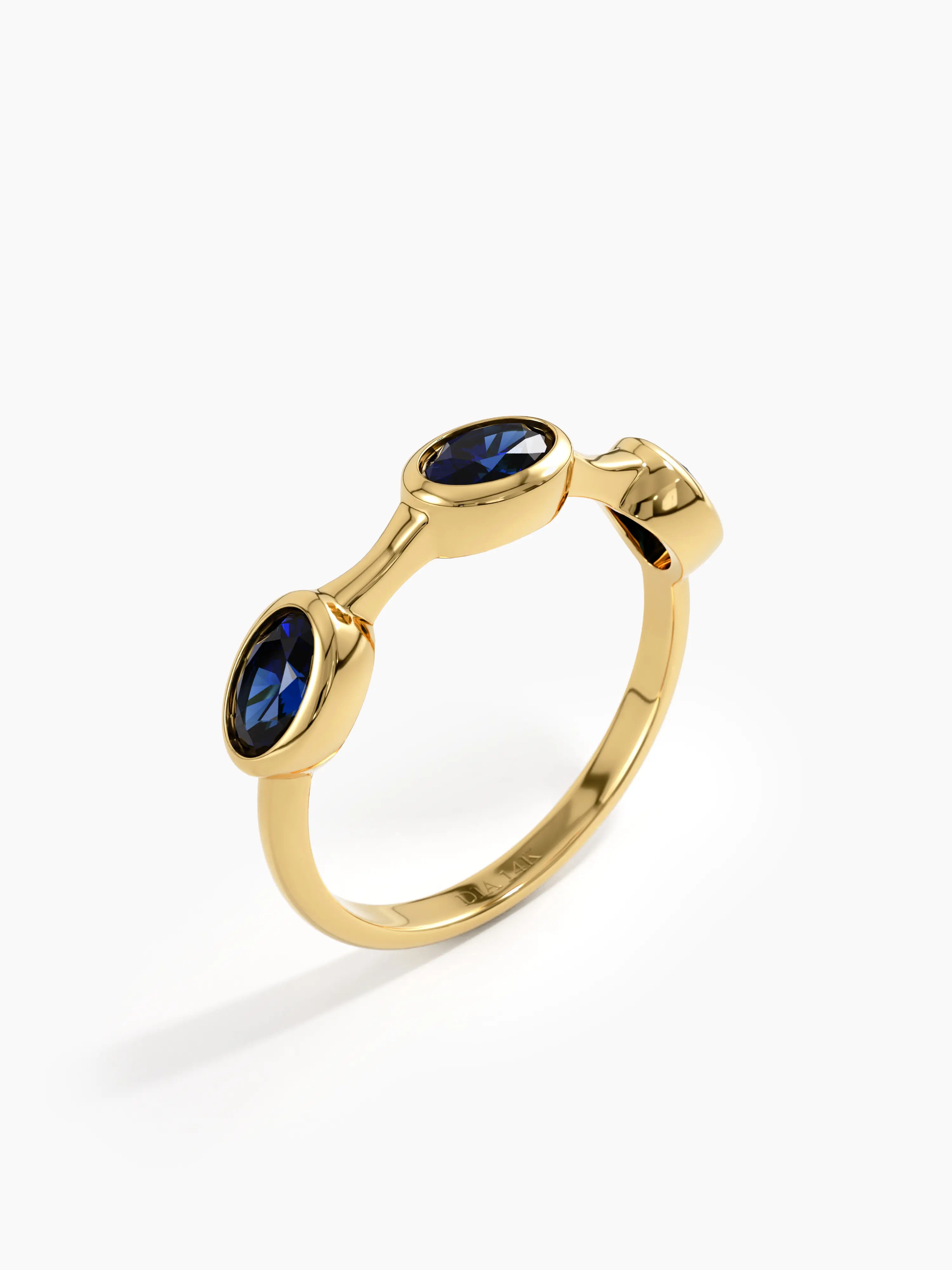 Sapphire Gemstone Ring, solid gold ring, view 5 | DiaFifth