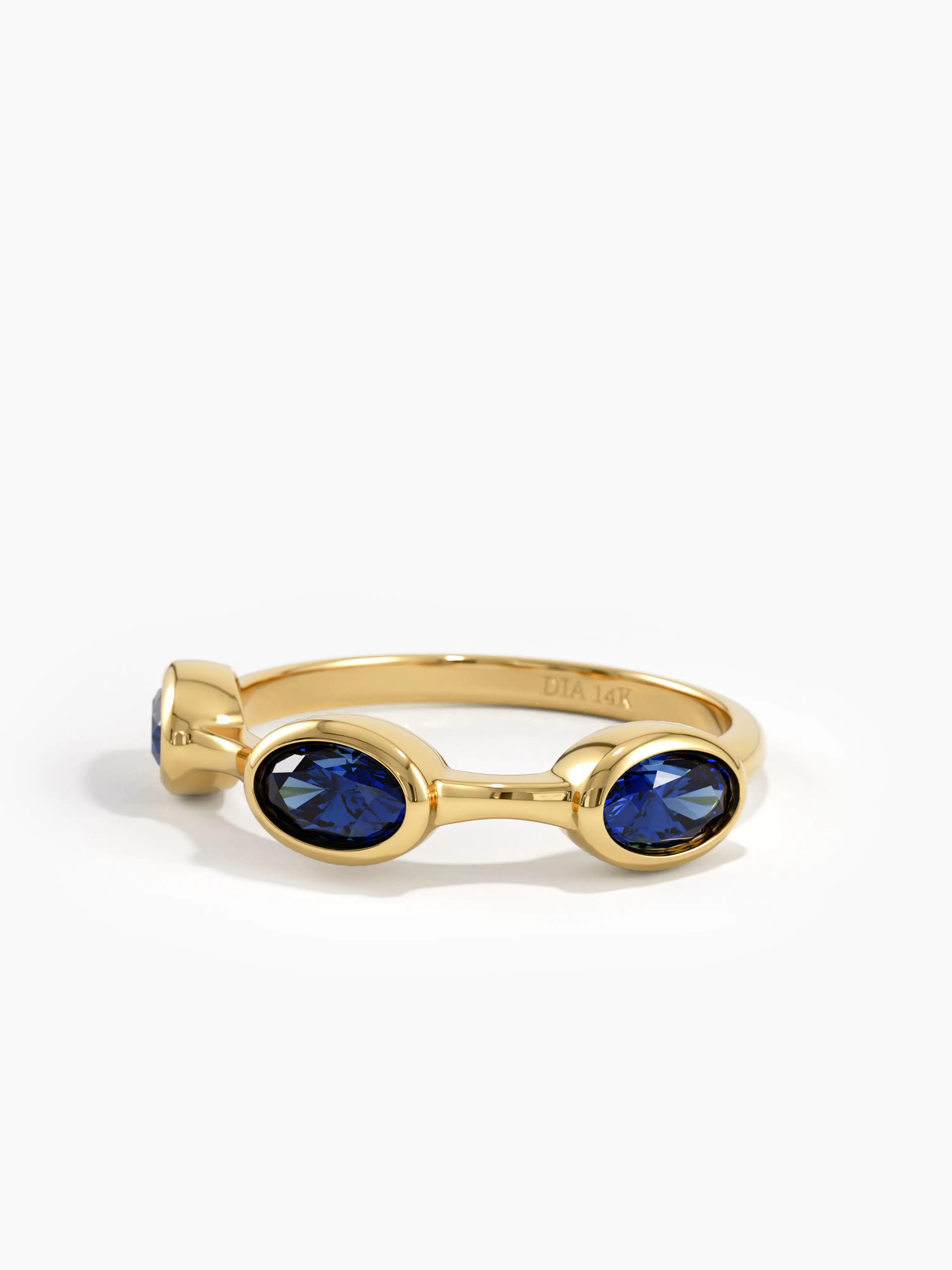 Sapphire Gemstone Ring, solid gold ring, view 4 | DiaFifth