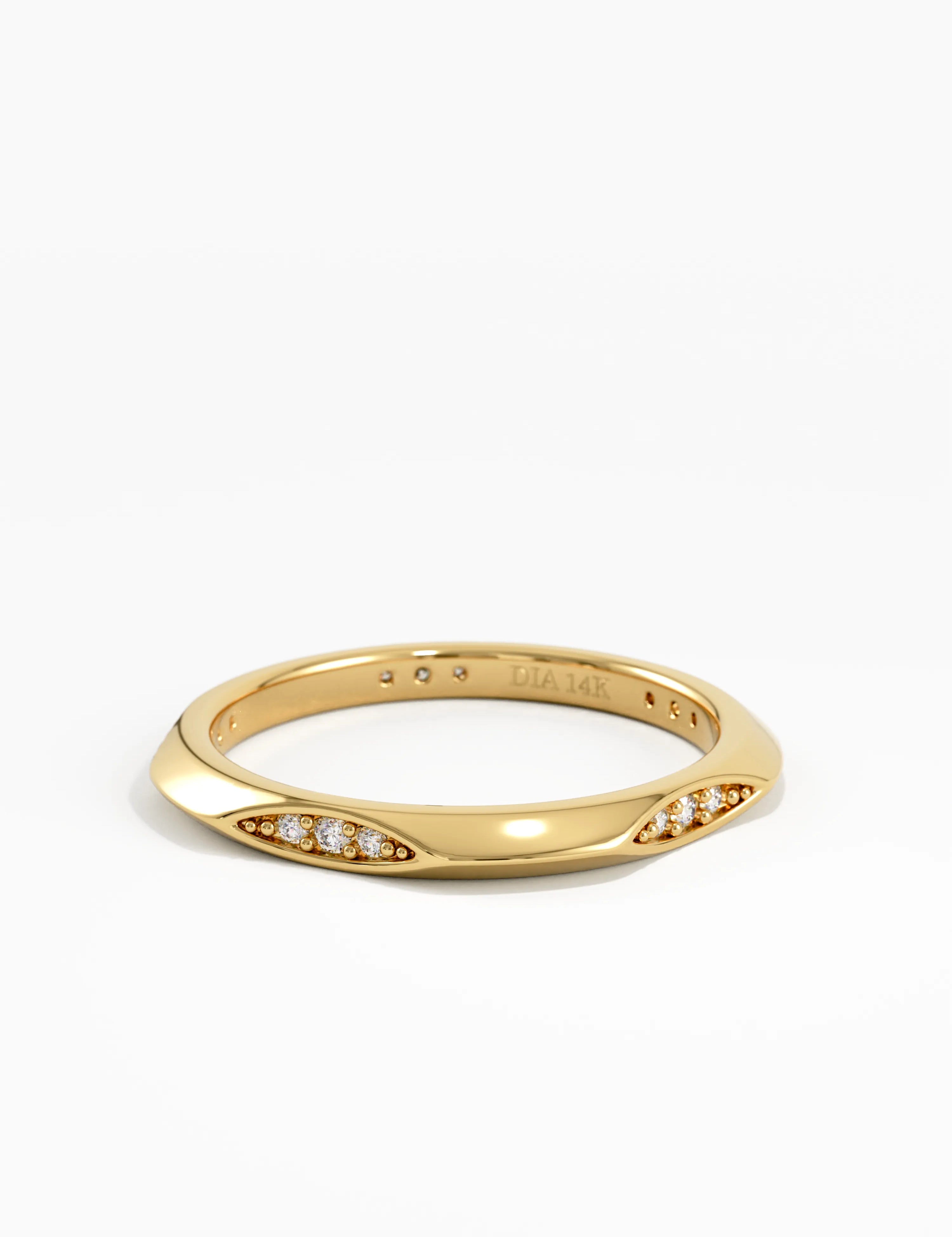 Knife Edge Wedding Ring, solid gold ring, view 4 | DiaFifth
