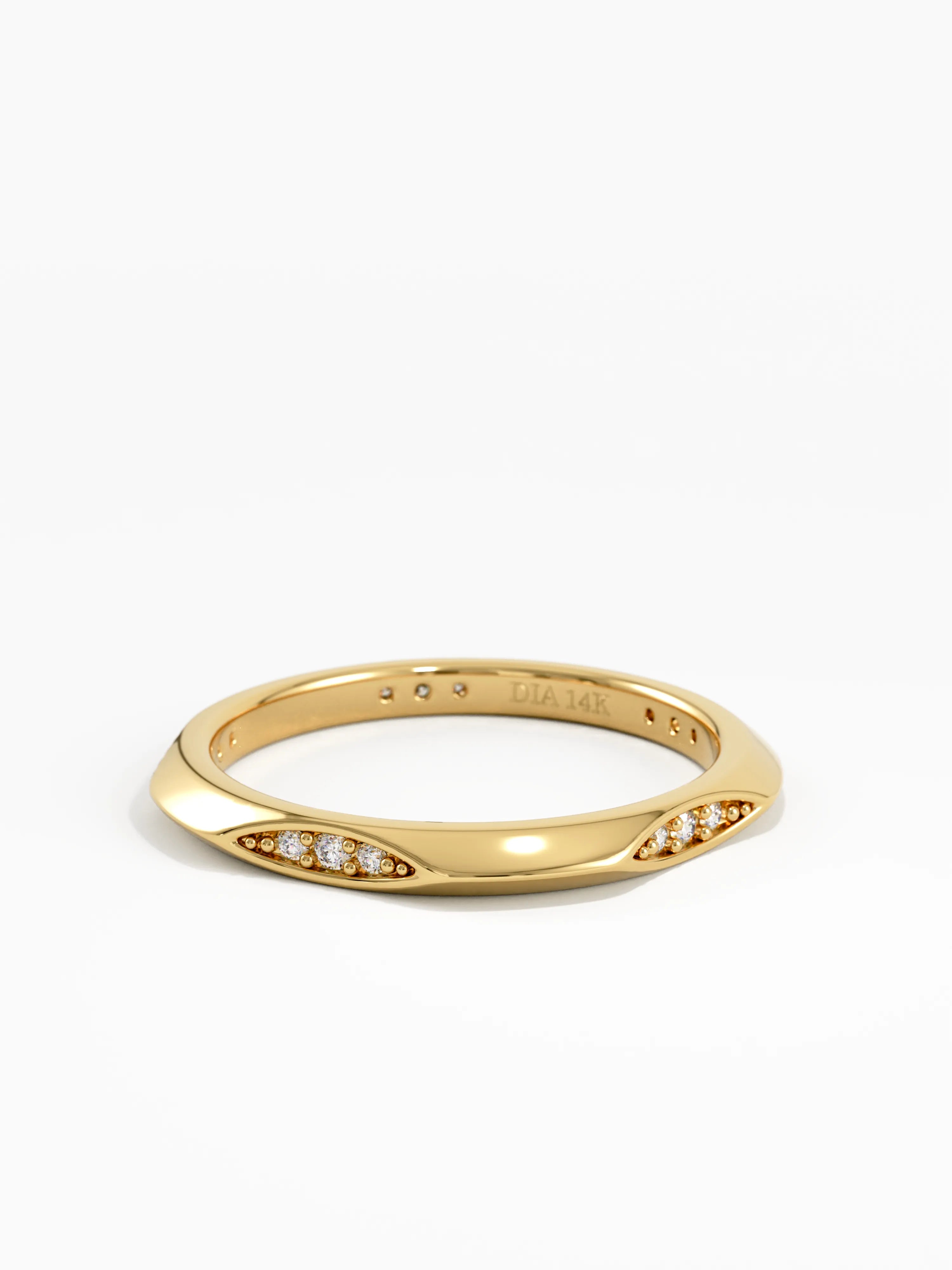 Knife Edge Wedding Ring, solid gold ring, view 4 | DiaFifth