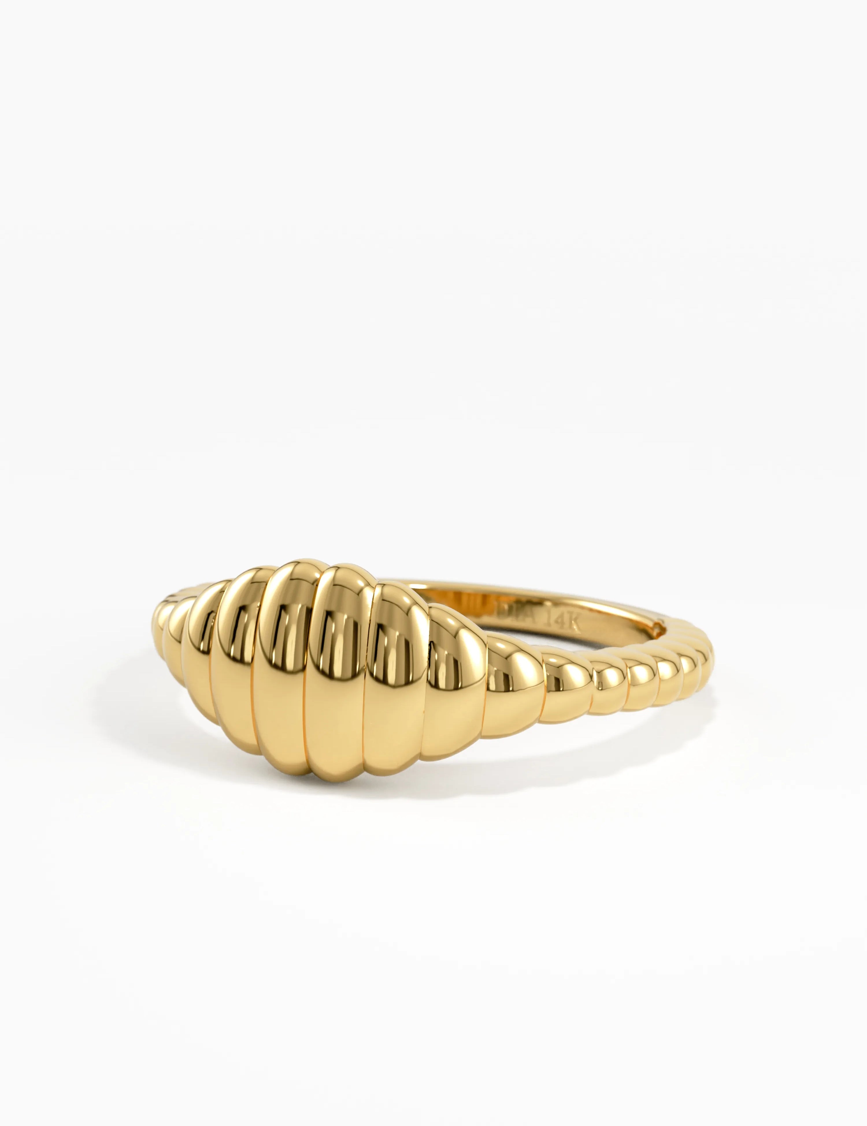 Line Signet Ring, solid gold ring, view 8 | DiaFifth