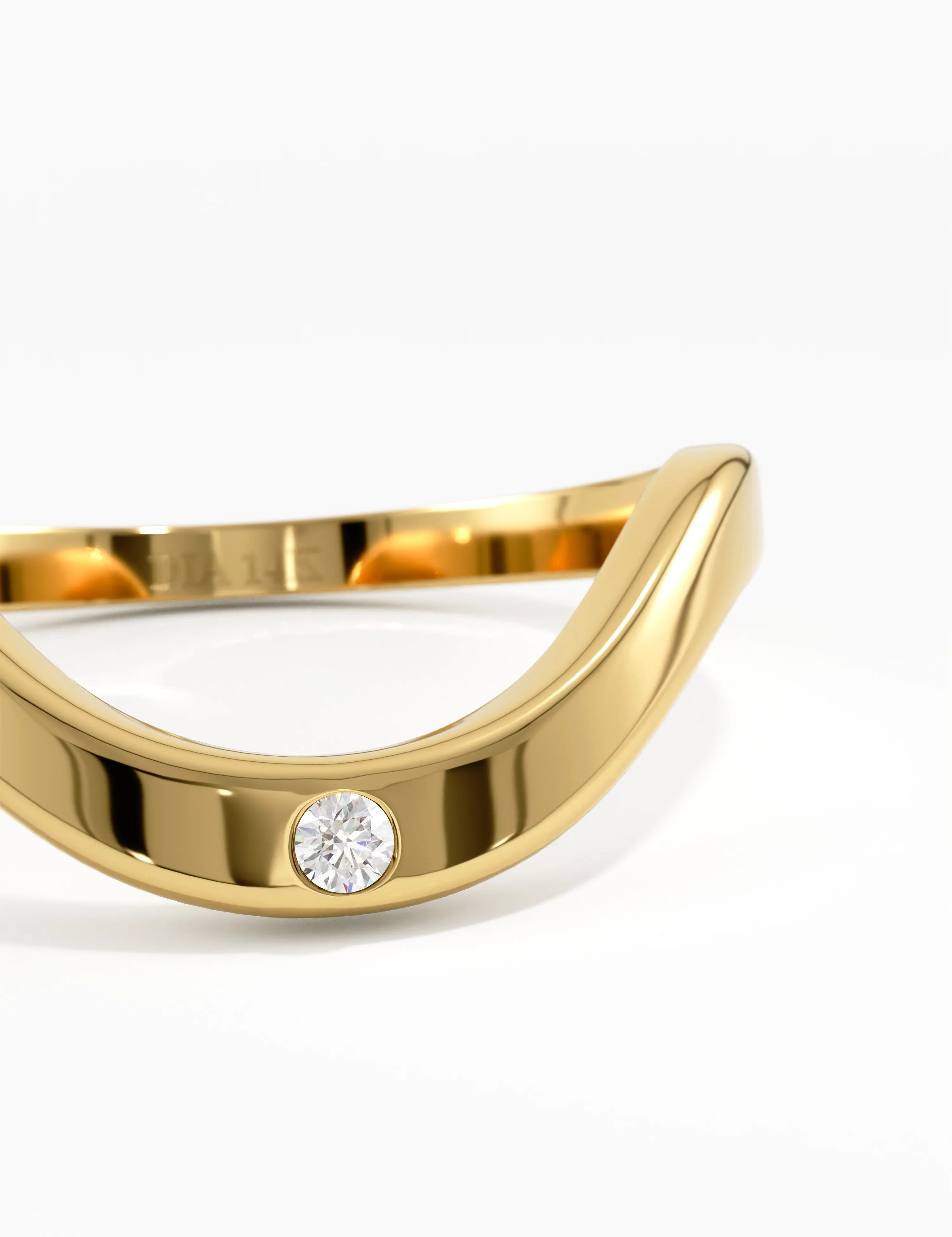 Solo Curve Ring, solid gold ring, view 2 | DiaFifth