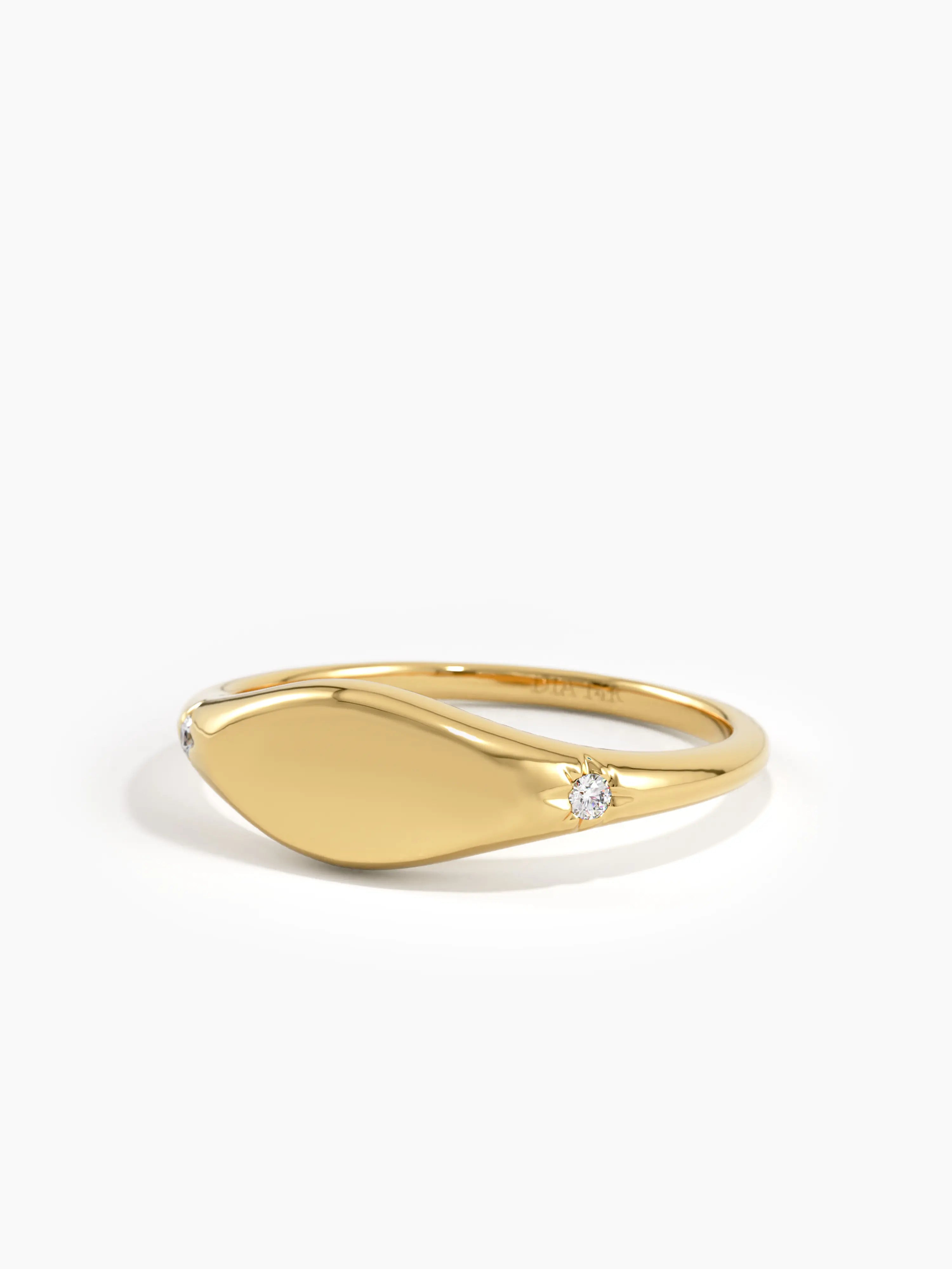 Minimal Signet Ring, solid gold ring, view 8 | DiaFifth