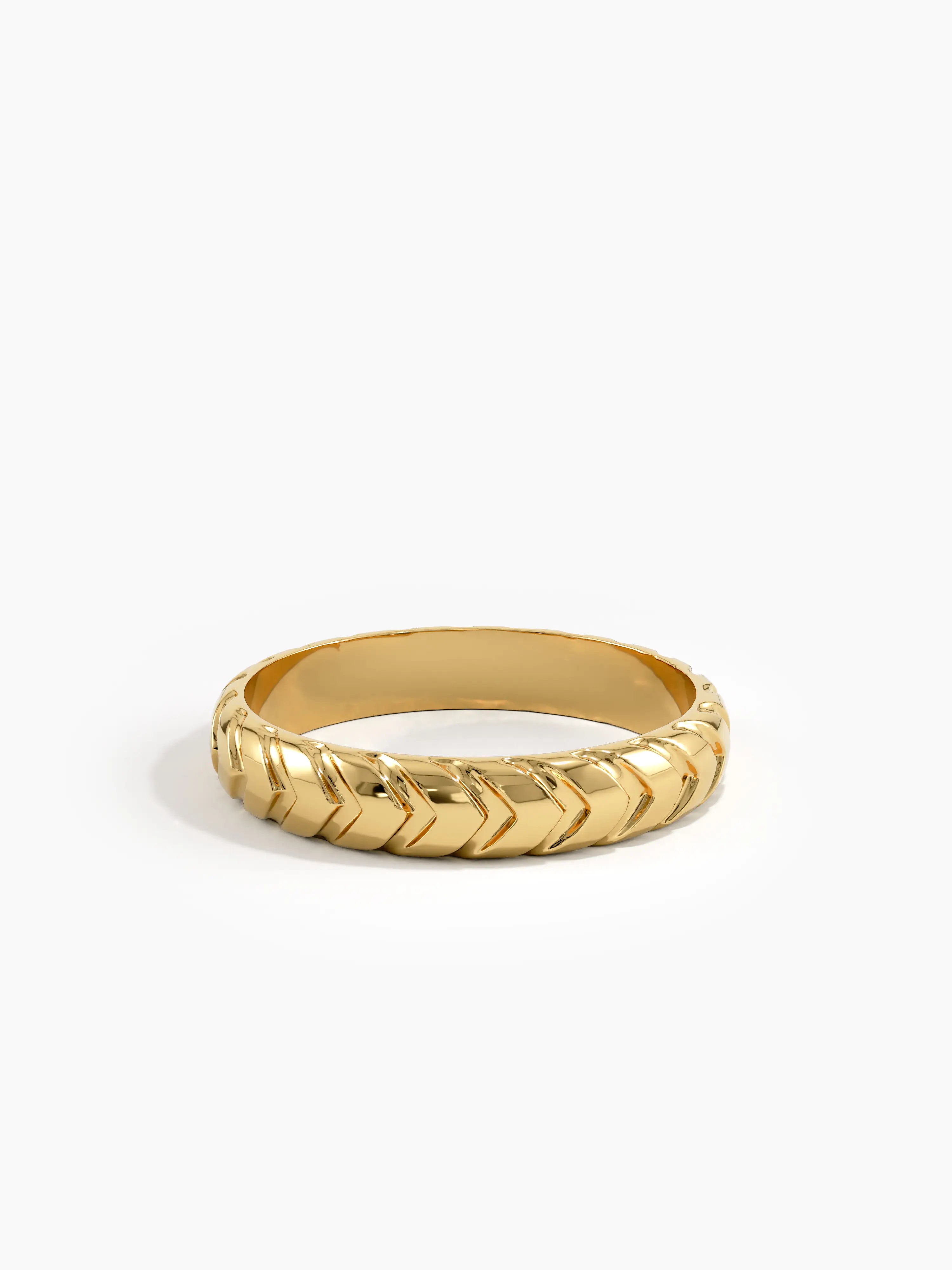 4mm Arrow Wedding Band, solid gold ring, view 4 | DiaFifth