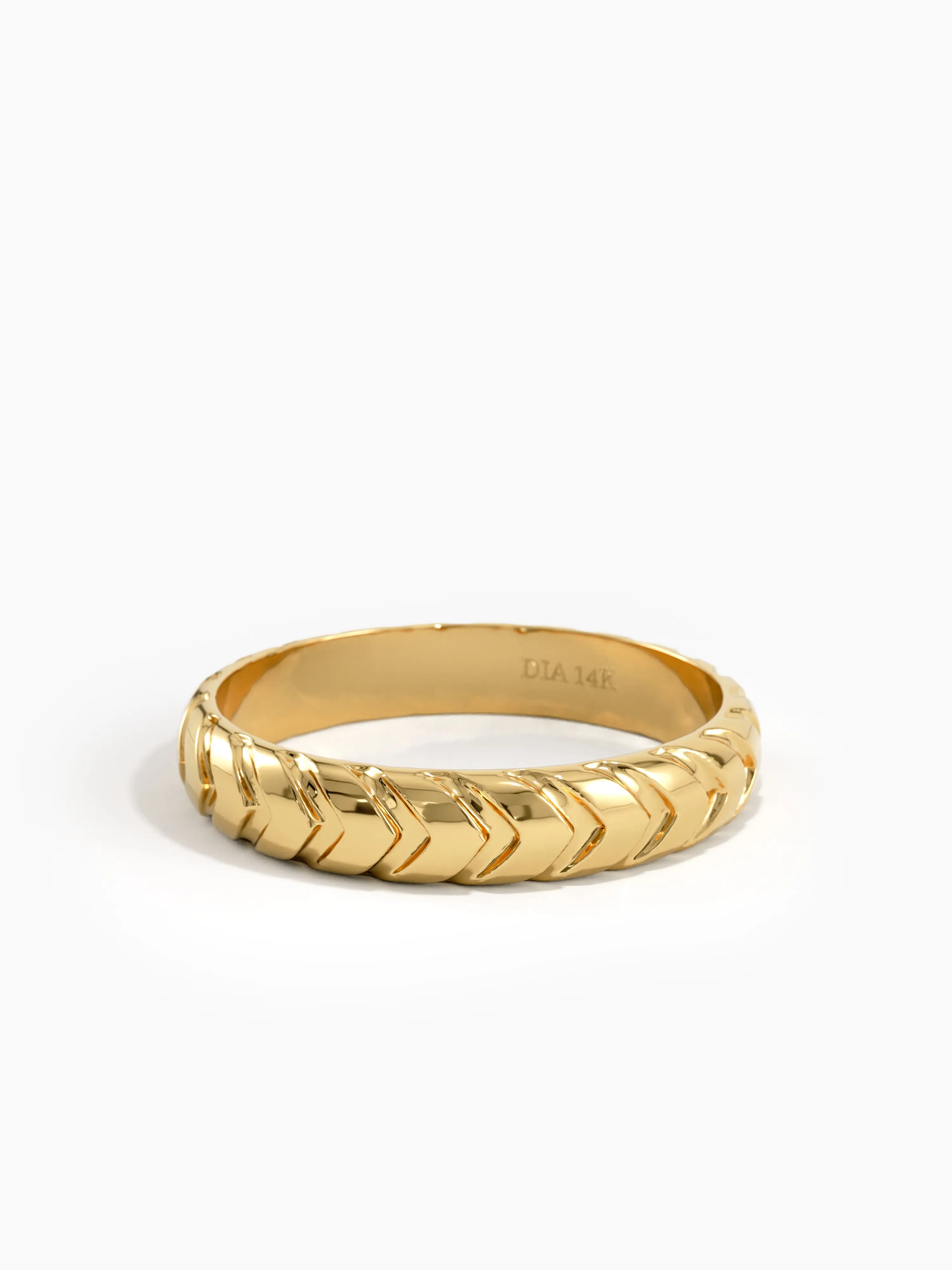 4mm Arrow Wedding Band, solid gold ring, view 8 | DiaFifth