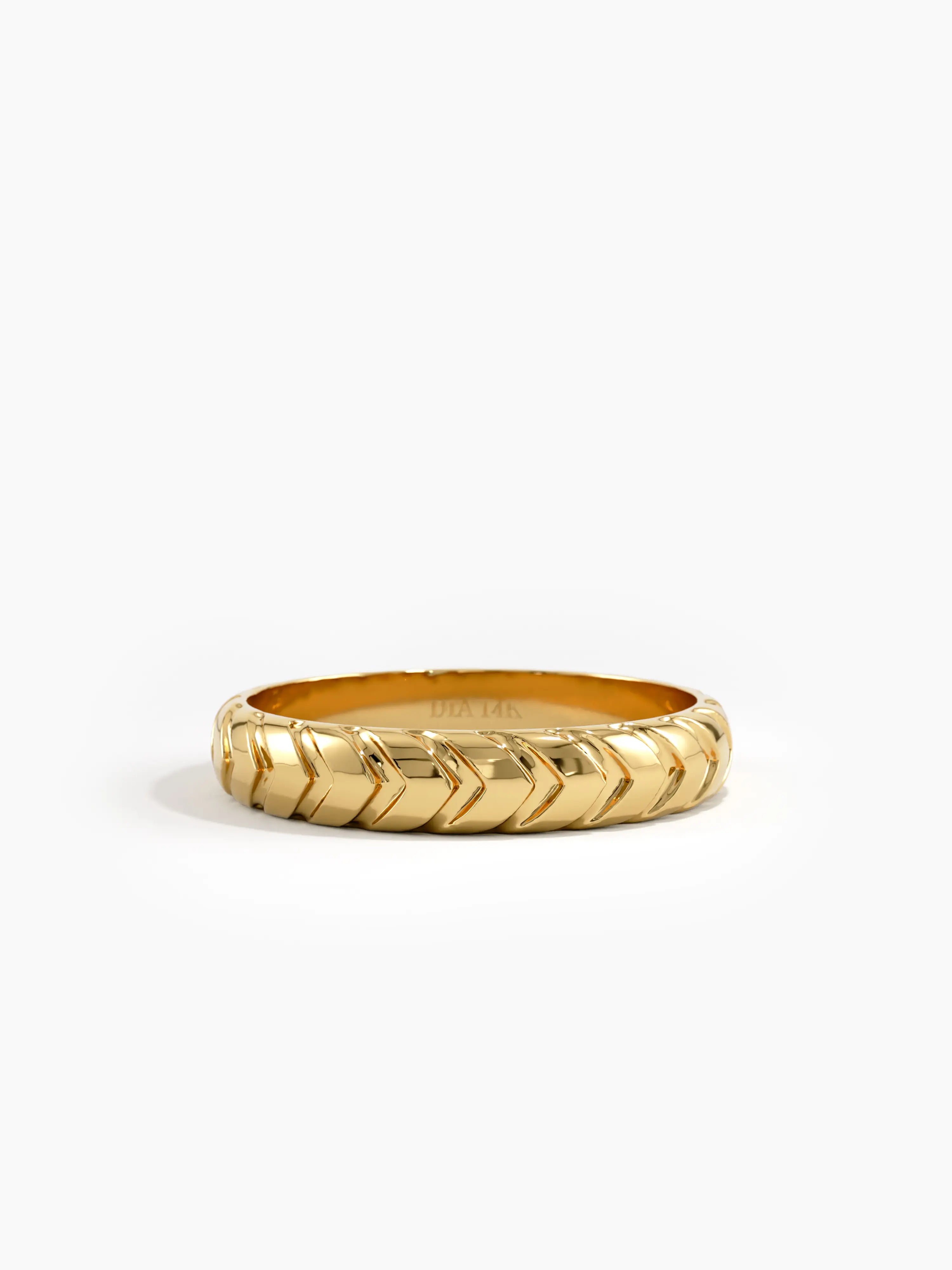 4mm Arrow Wedding Band, solid gold ring | DiaFifth