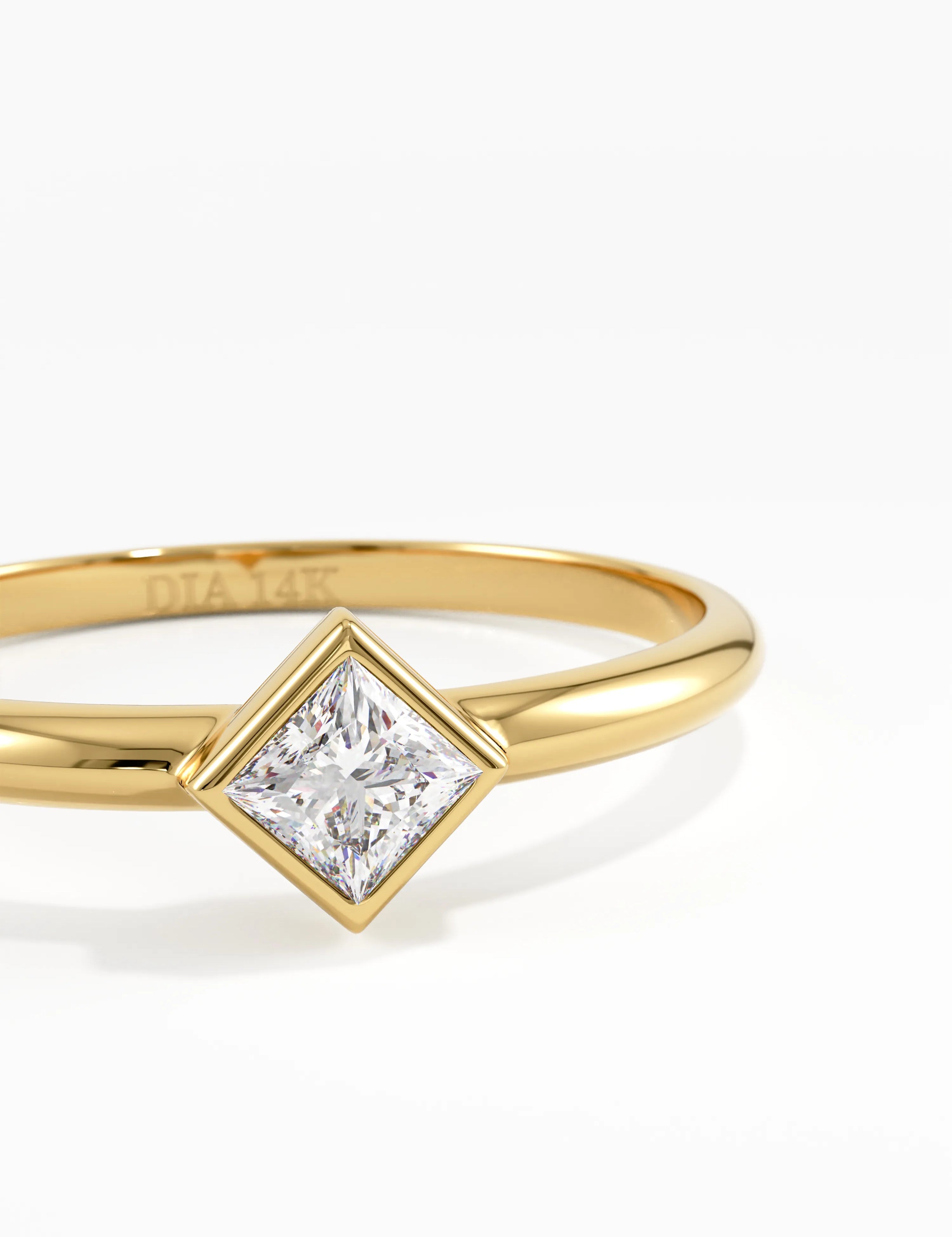 Square Promise Ring, solid gold ring, view 2 | DiaFifth
