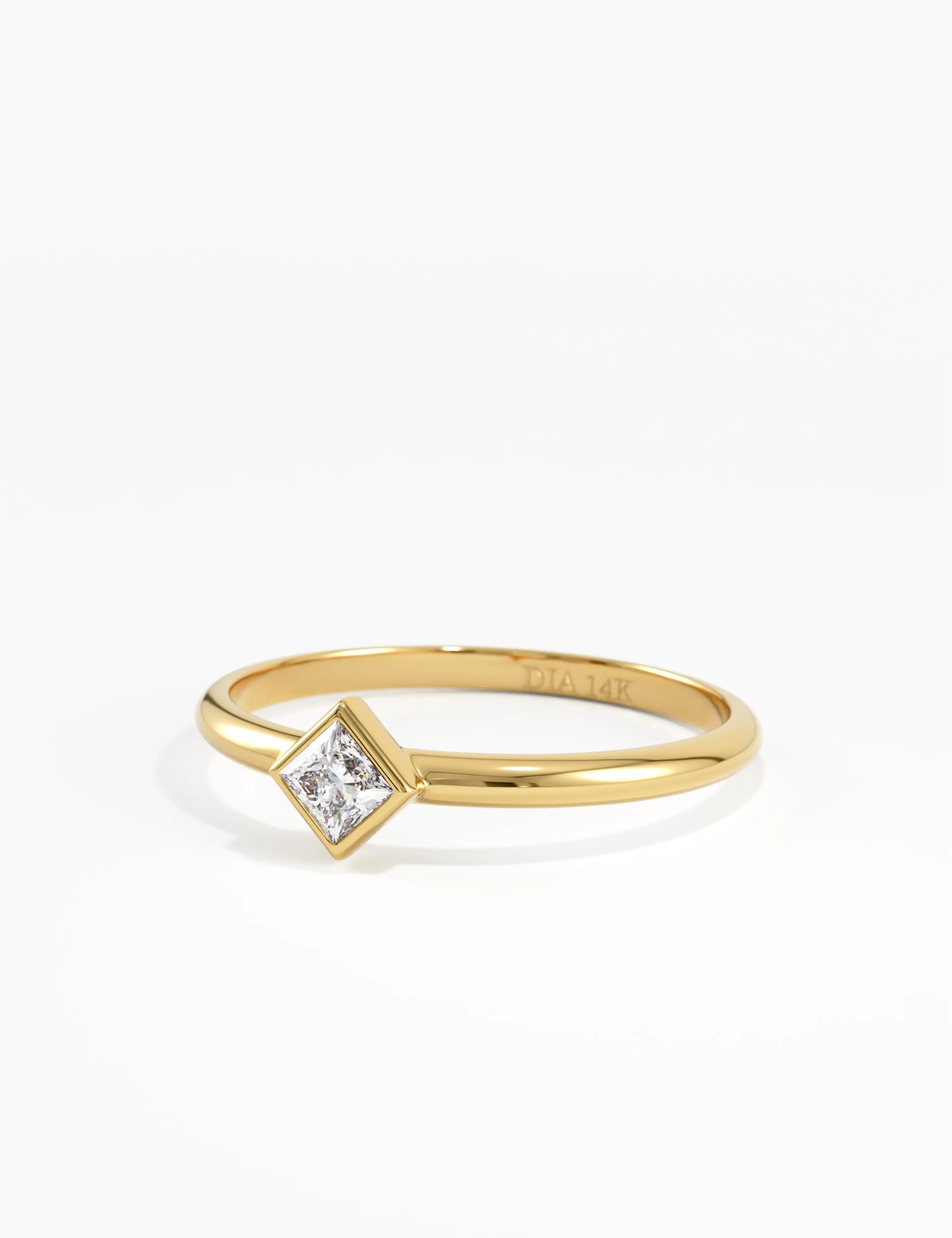 Square Promise Ring, solid gold ring, view 8 | DiaFifth