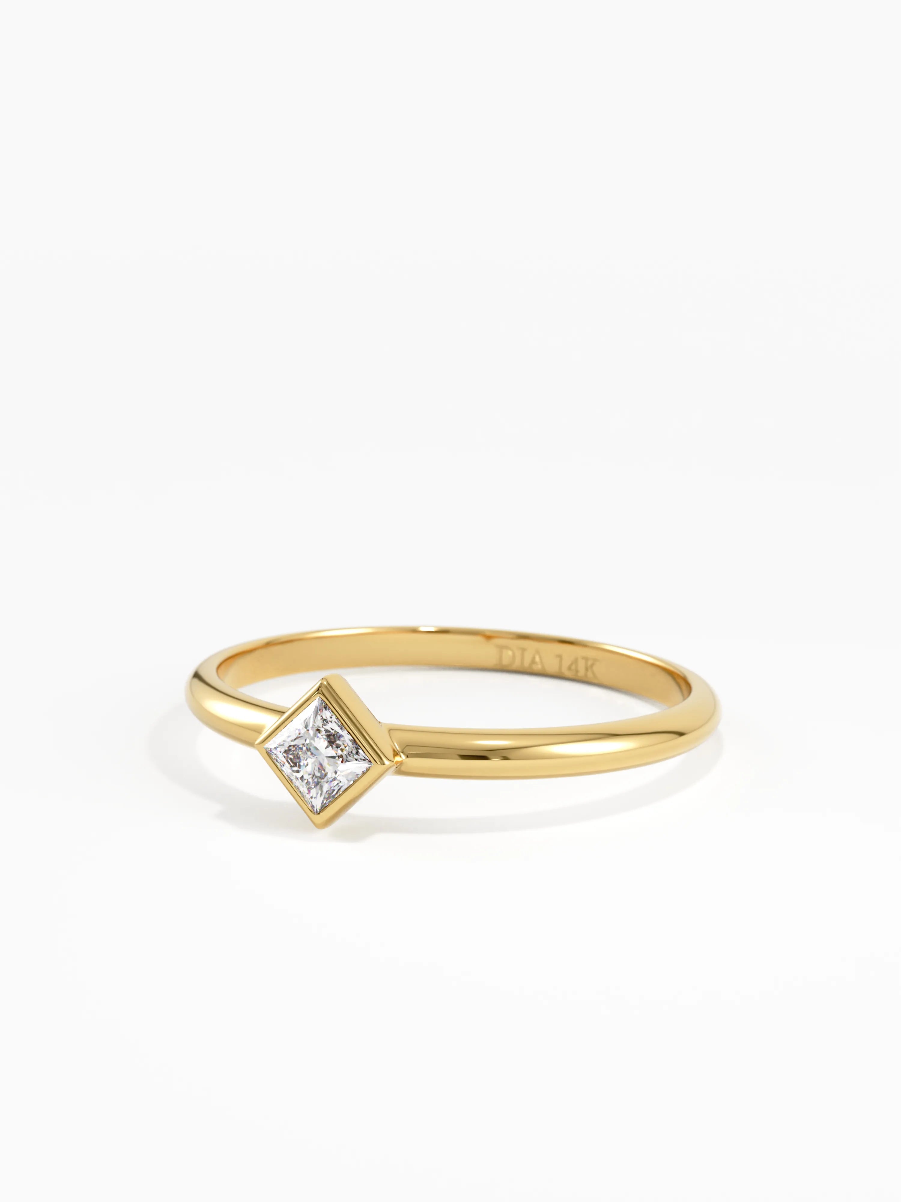 Square Promise Ring, solid gold ring, view 8 | DiaFifth