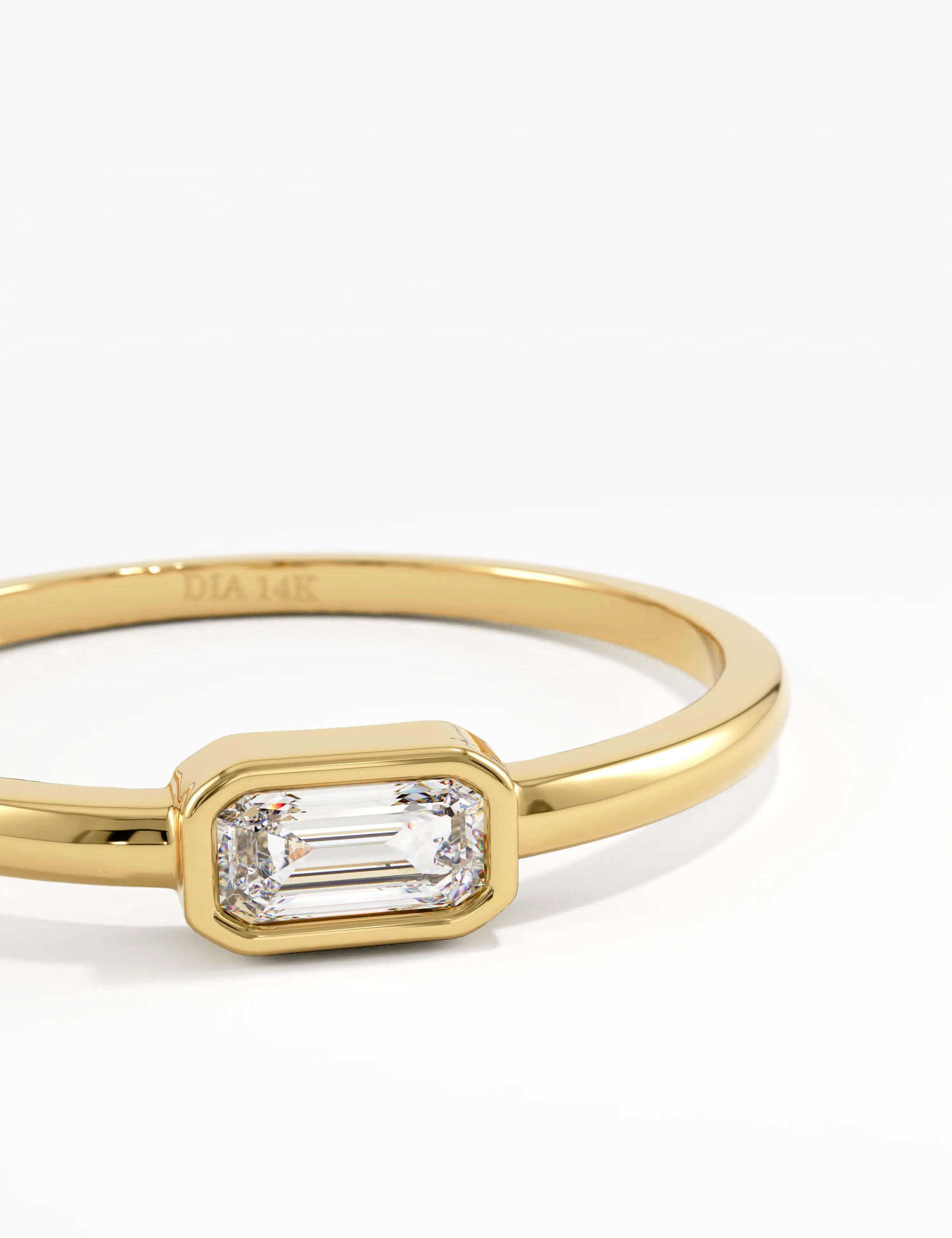 Baguette Promise Ring, solid gold ring, view 2 | DiaFifth