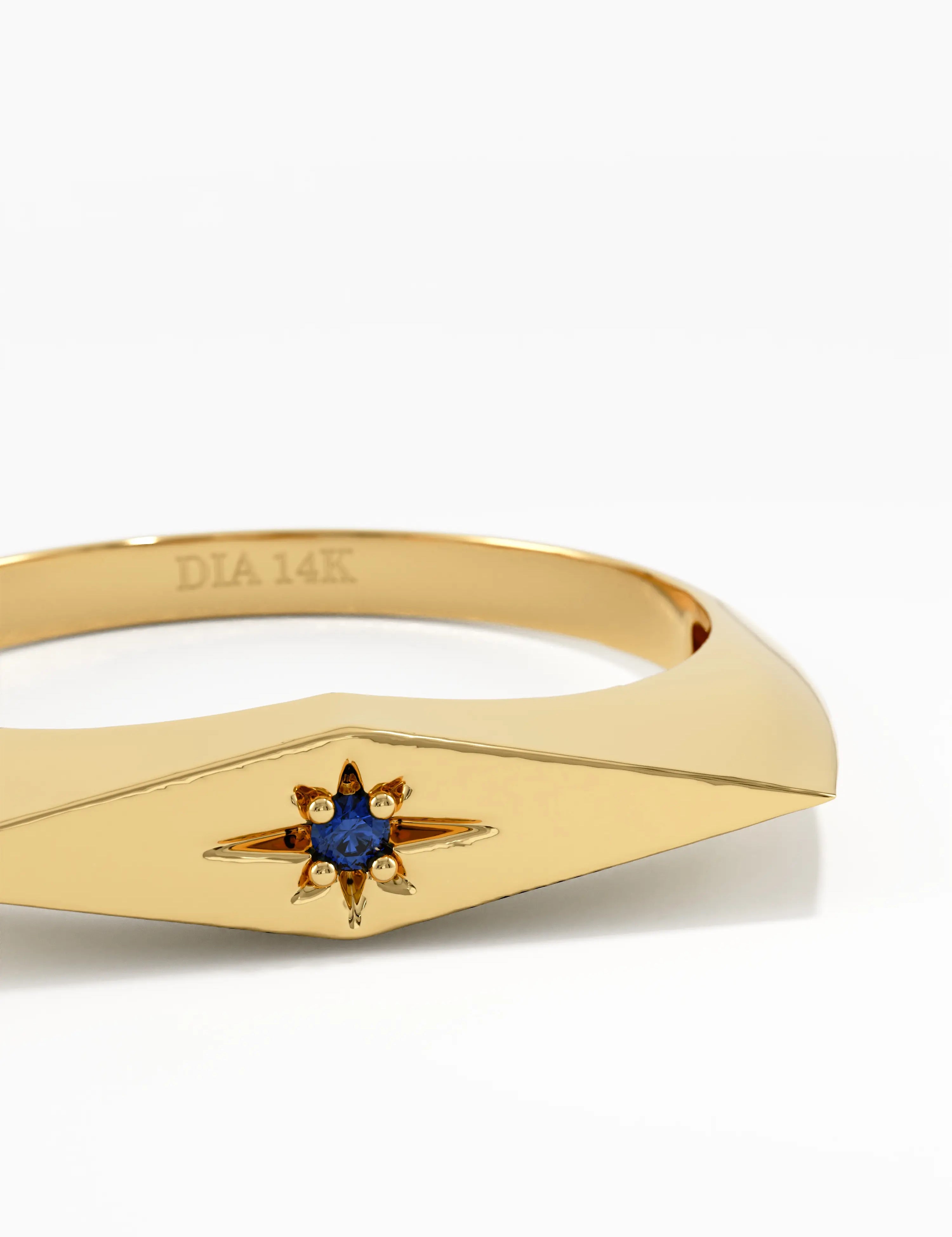 Sapphire Star Signet Ring, solid gold ring, view 2 | DiaFifth