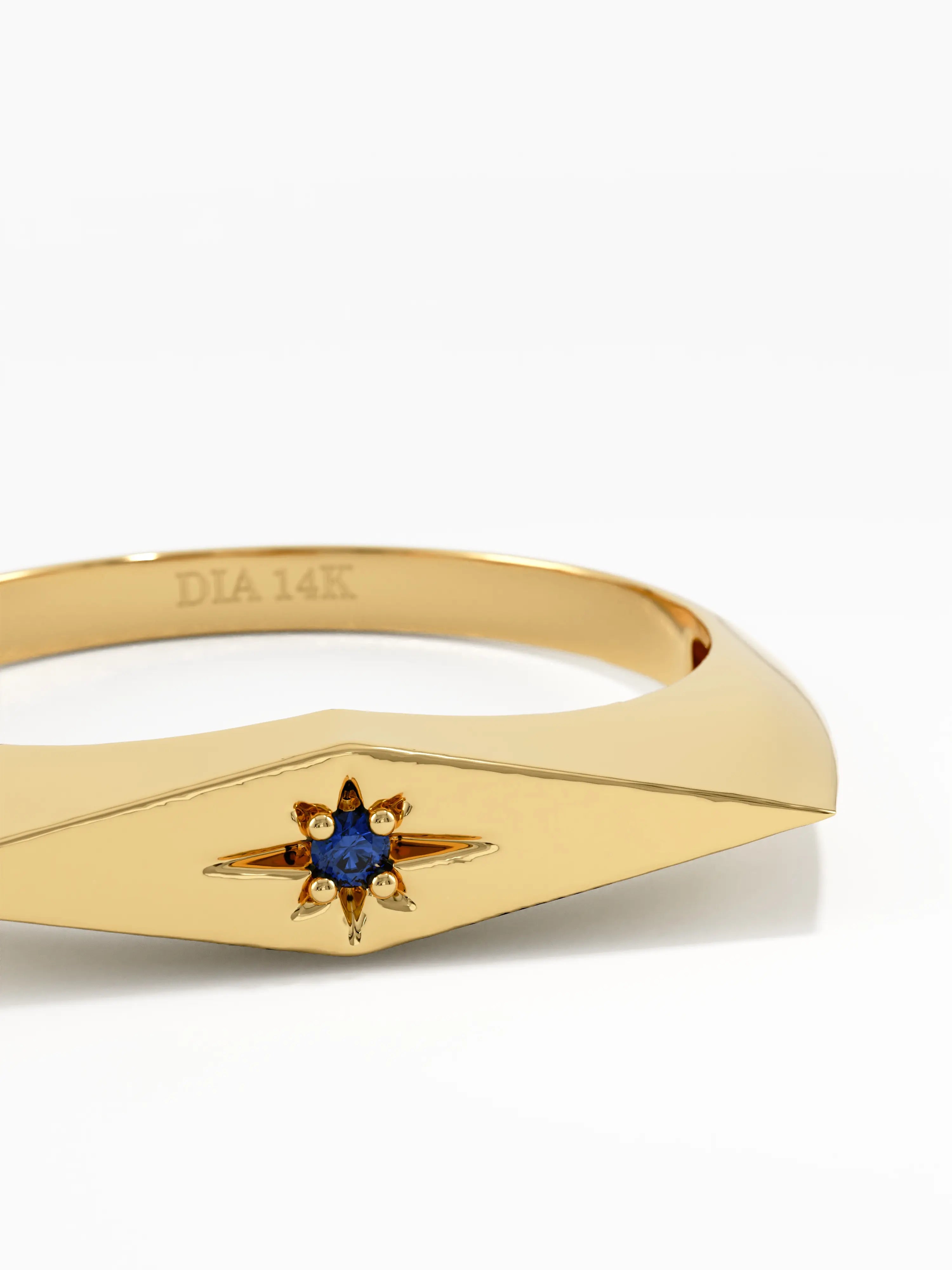 Sapphire Star Signet Ring, solid gold ring, view 2 | DiaFifth