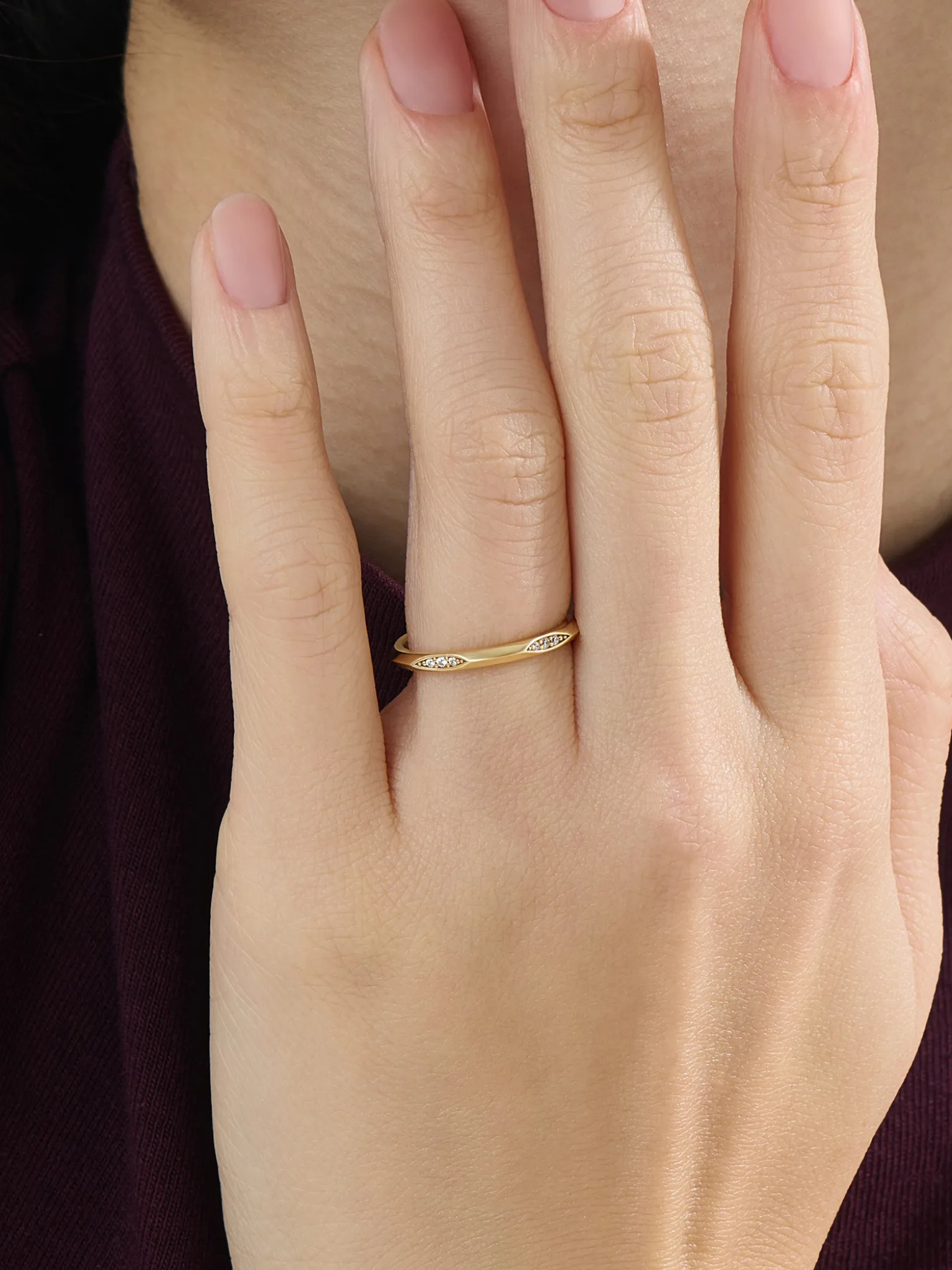 Knife Edge Wedding Ring, solid gold ring, view 3 | DiaFifth
