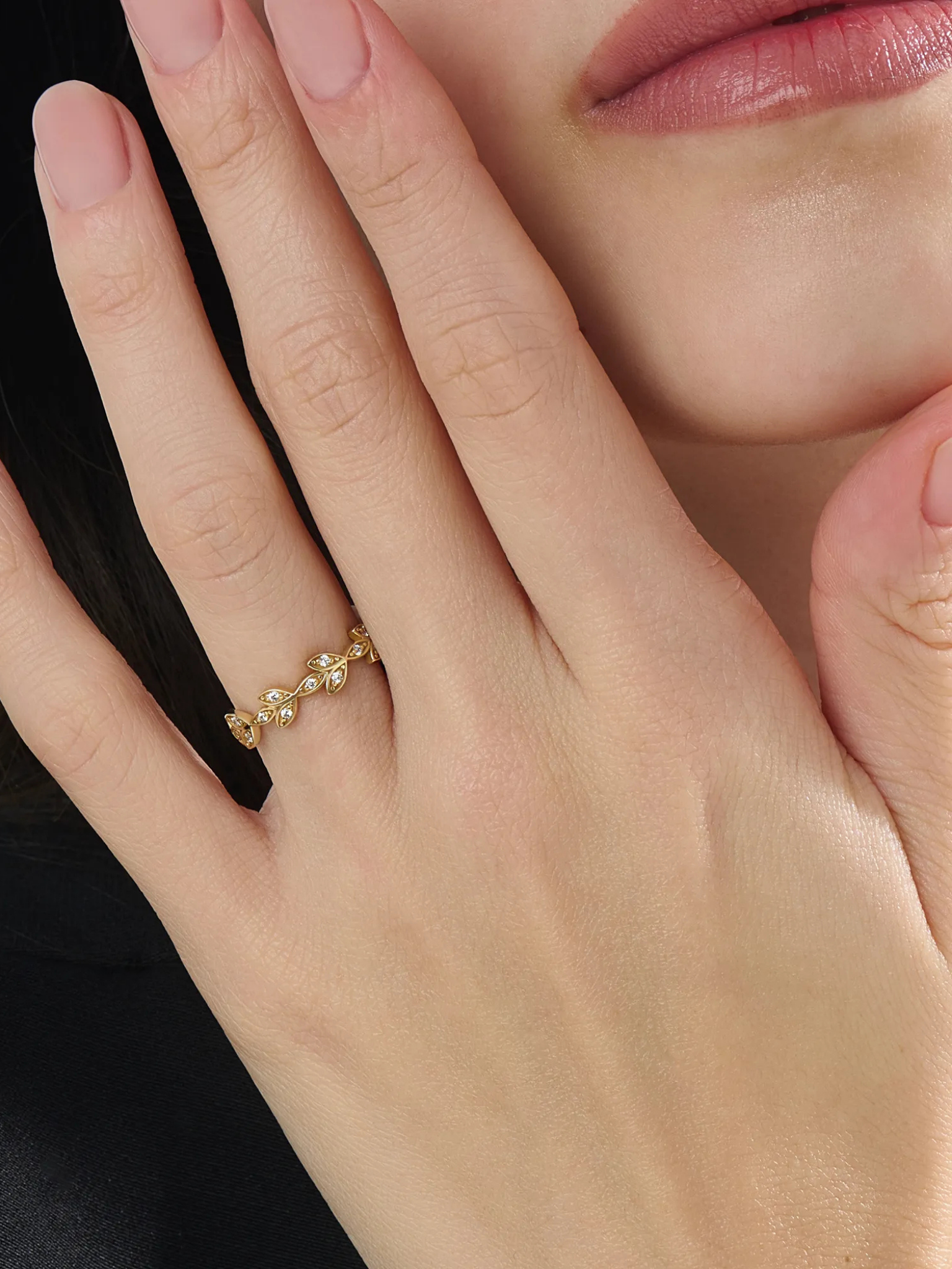 Leaf Wedding Ring, solid gold ring, view 3 | DiaFifth