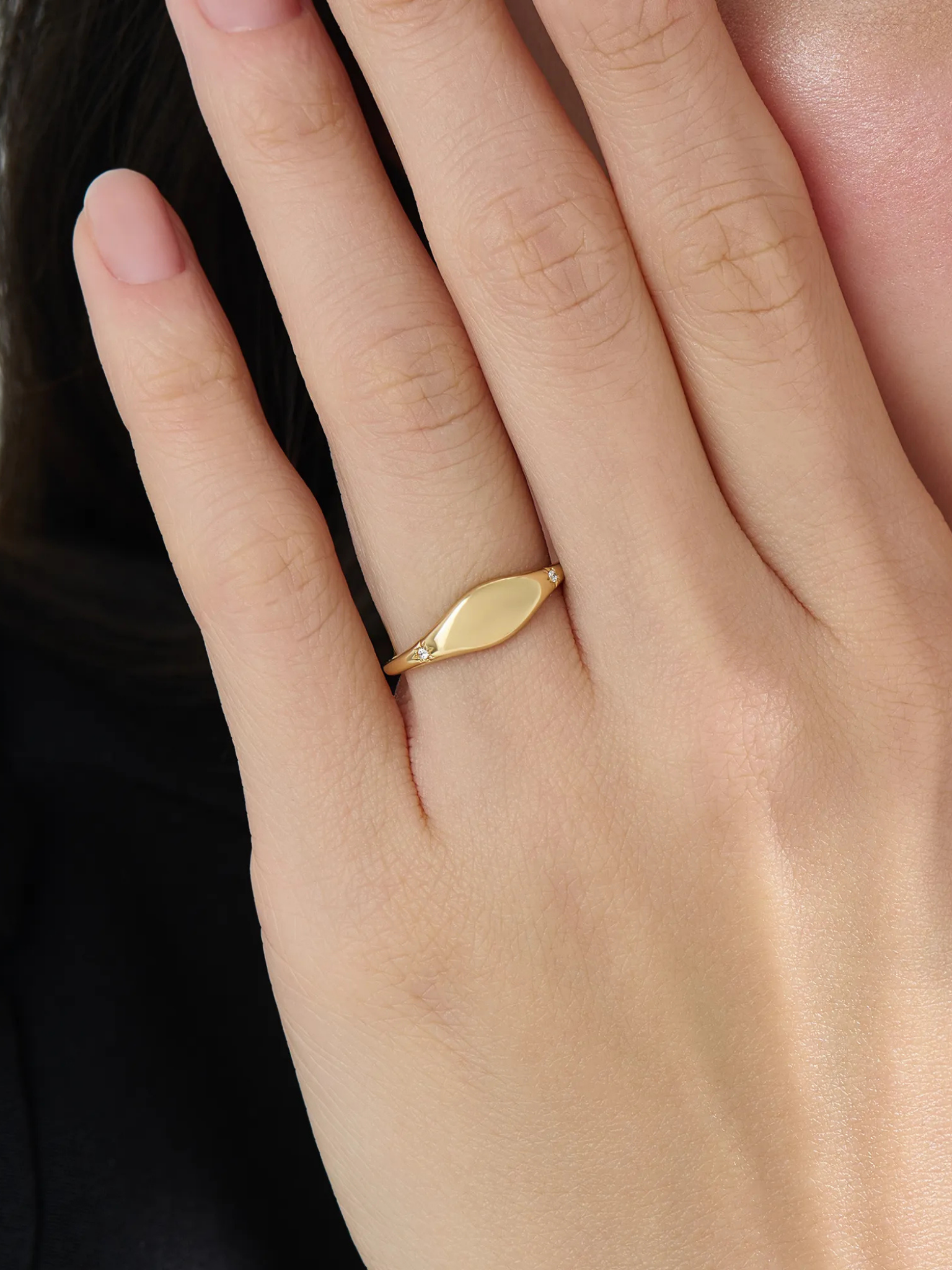 Minimal Signet Ring, solid gold ring, view 6 | DiaFifth