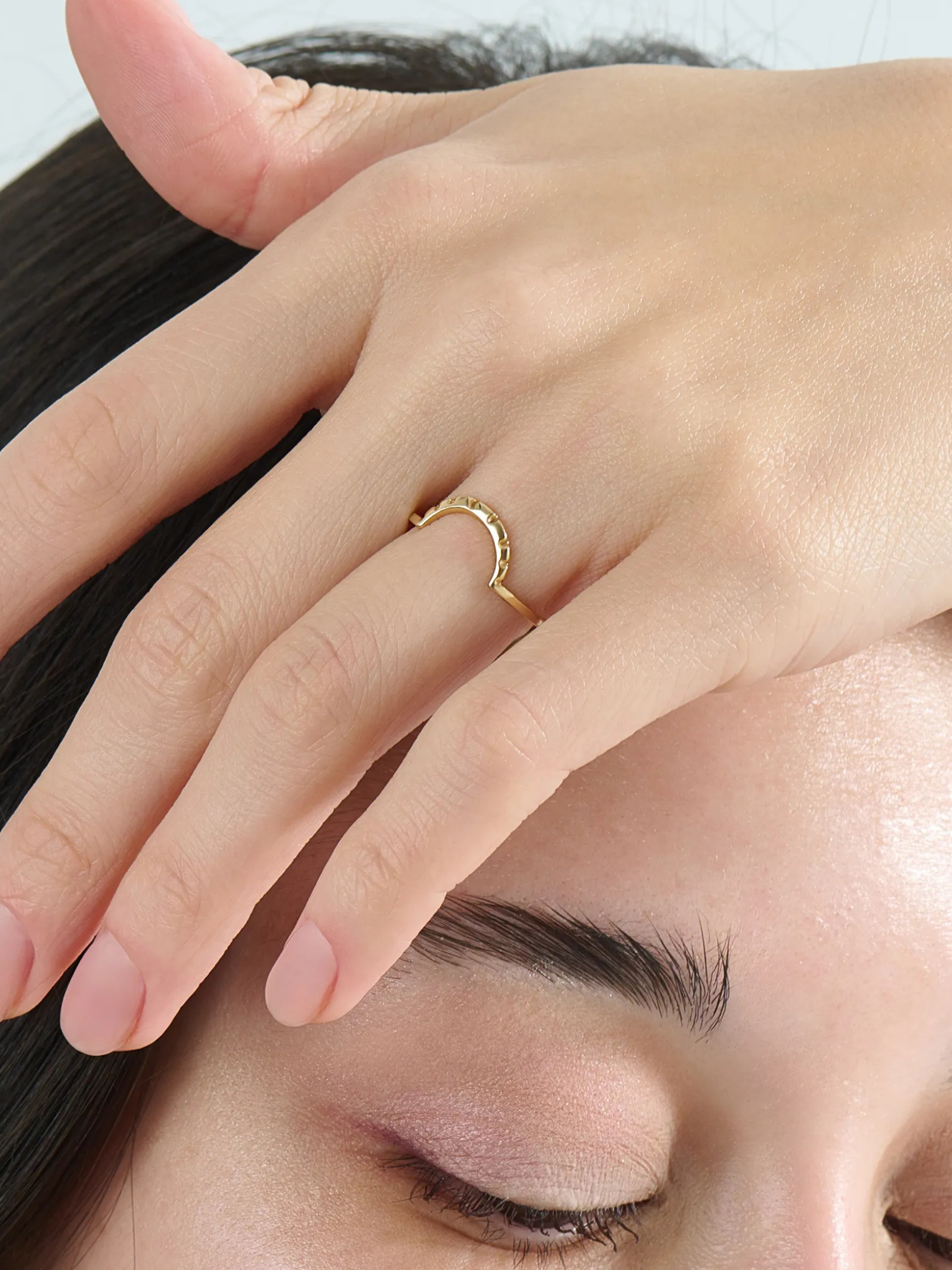 Modern Curve Ring, solid gold ring, view 3 | DiaFifth