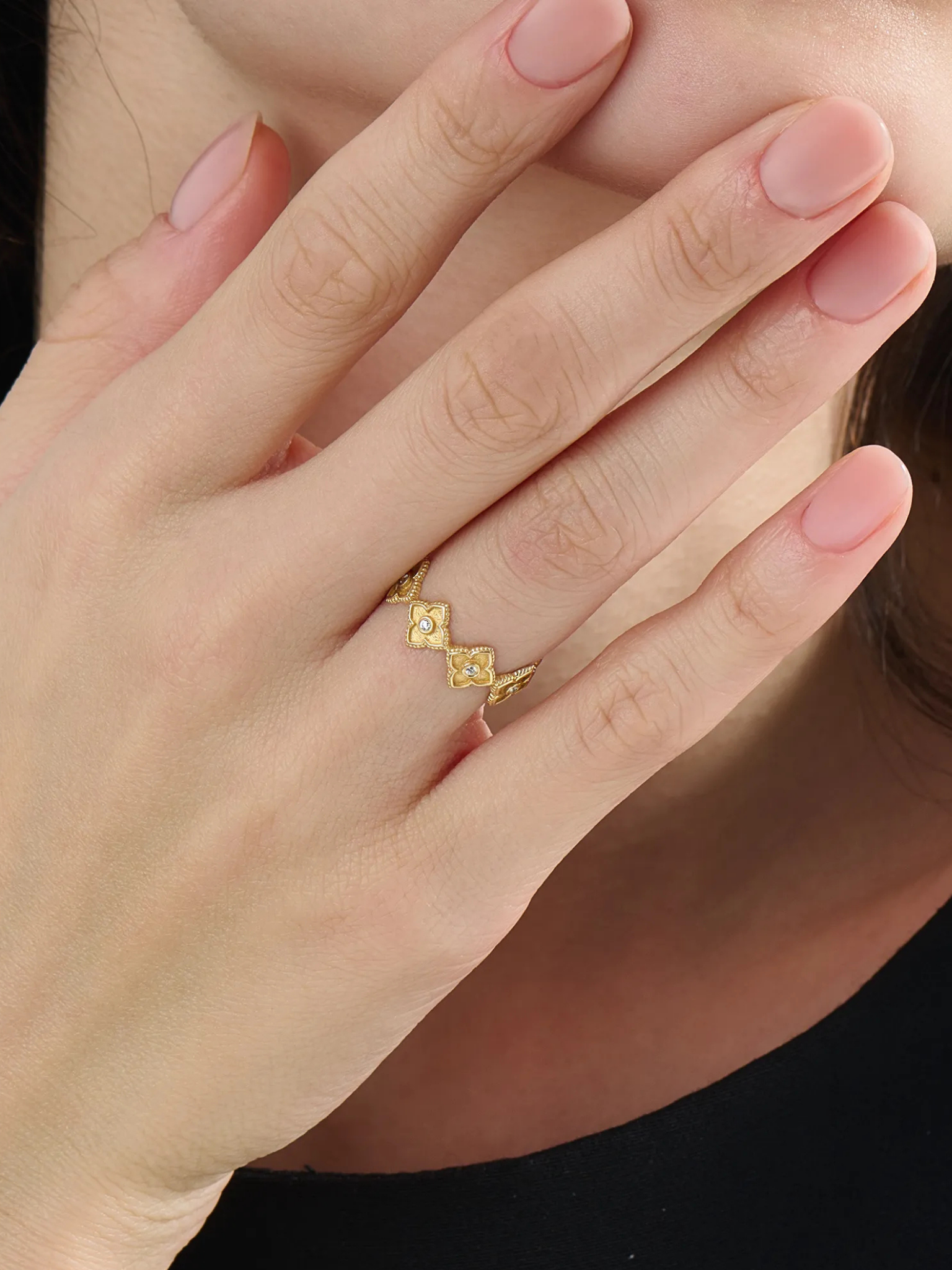 Quatrefoil Statement Ring, solid gold ring, view 3 | DiaFifth