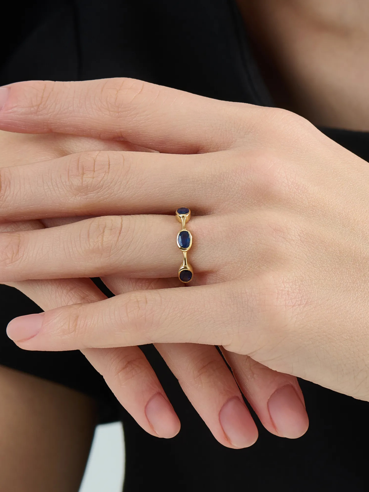 Sapphire Gemstone Ring, solid gold ring, view 3 | DiaFifth