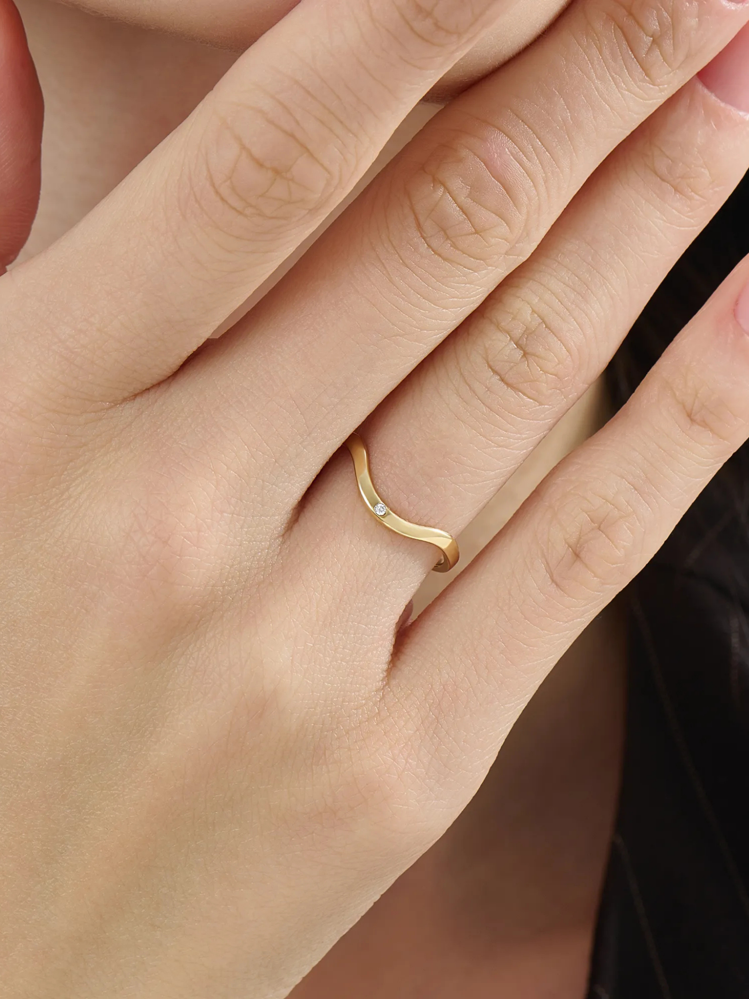 Solo Curve Ring, solid gold ring, view 3 | DiaFifth