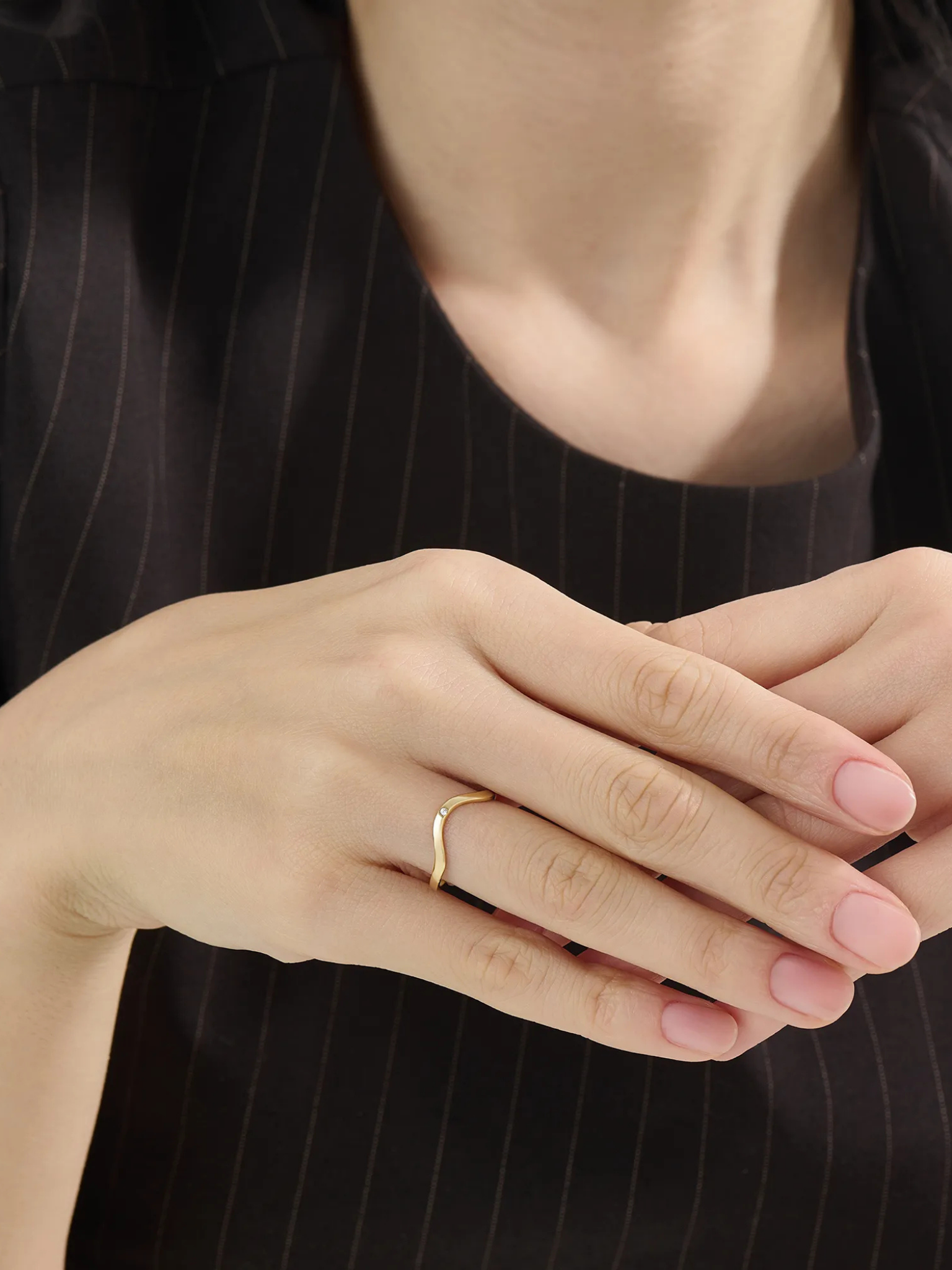 Solo Curve Ring, solid gold ring, view 6 | DiaFifth