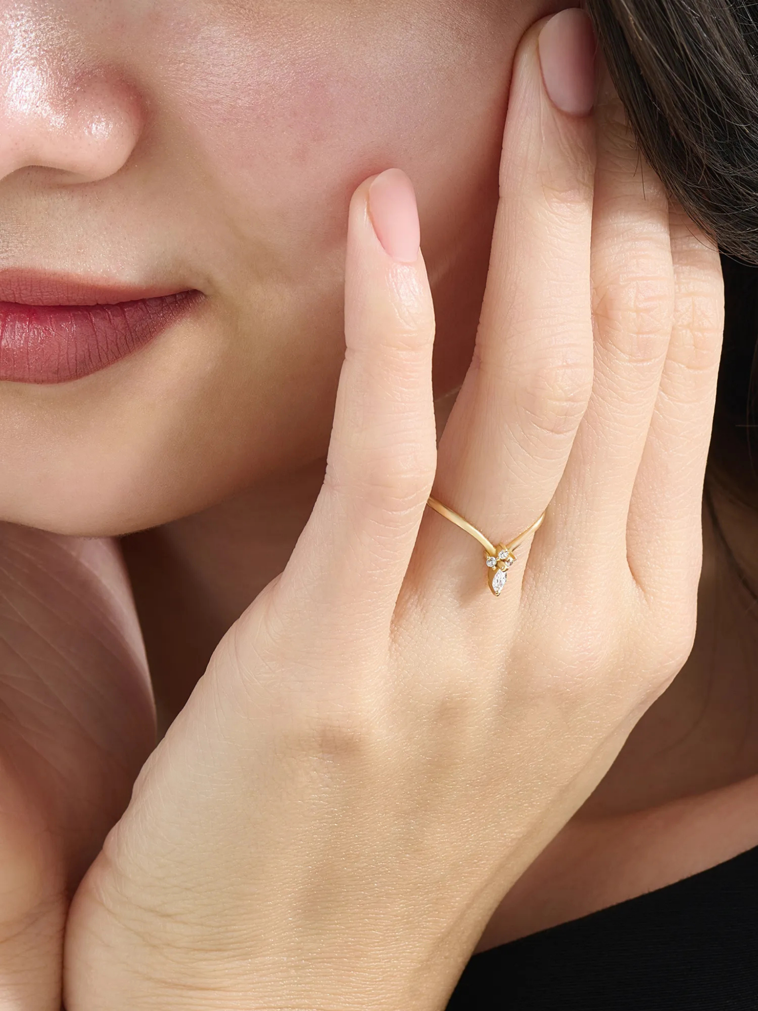 Tiny Tiara Curve Ring, solid gold ring, view 3 | DiaFifth