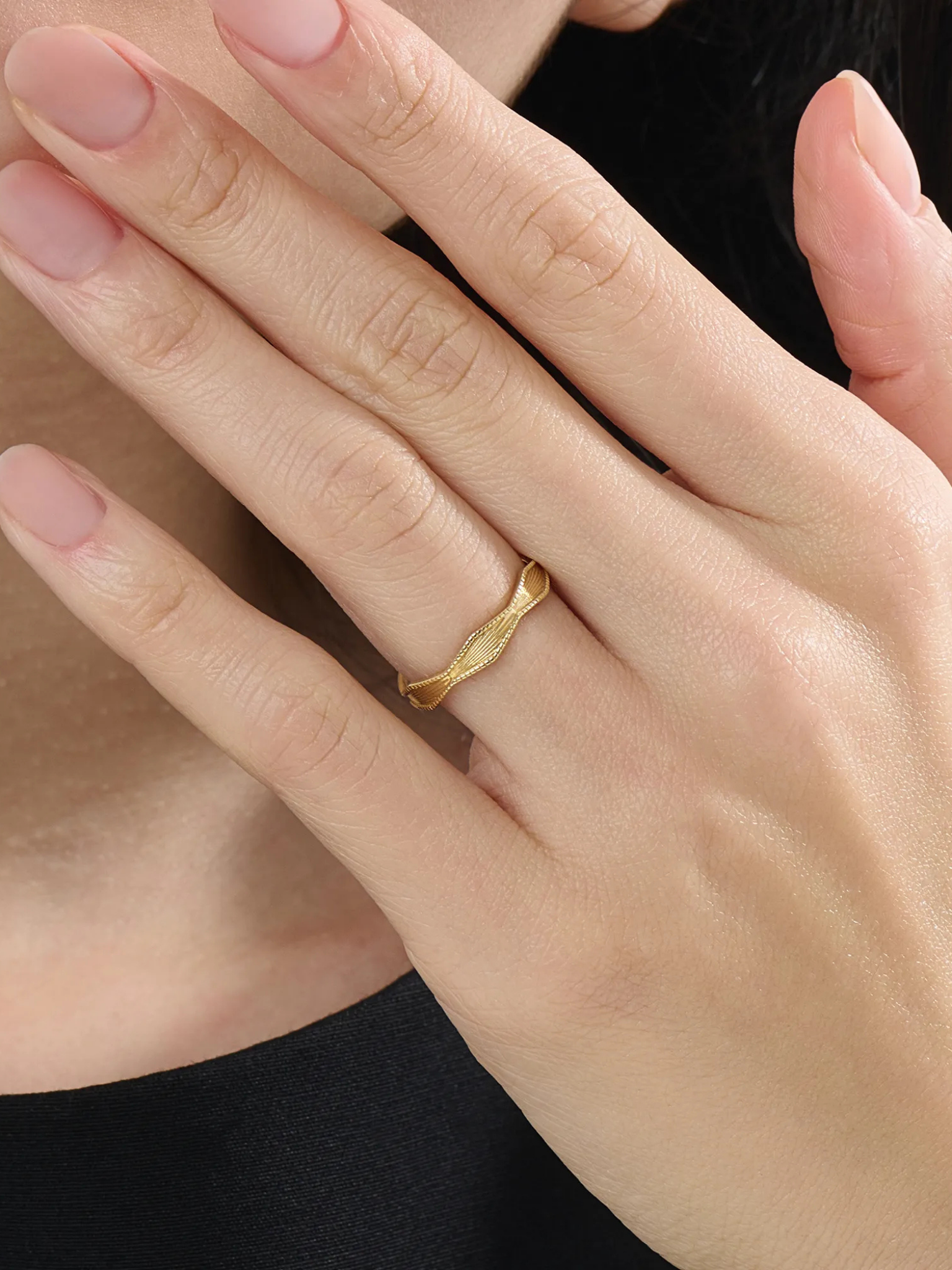 Vintage Wedding Band, solid gold ring, view 3 | DiaFifth