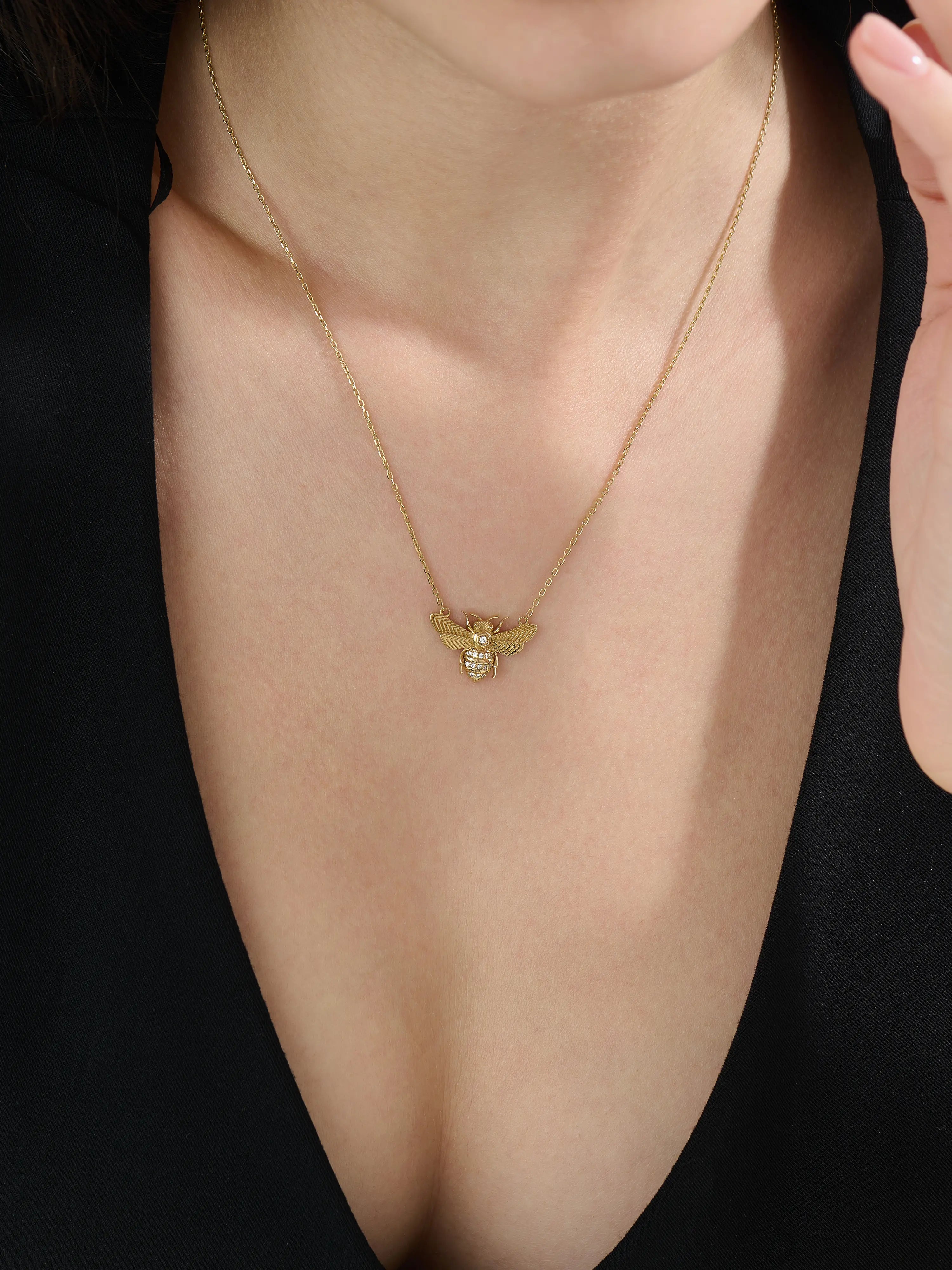 Bee Necklace, solid gold necklace, view 3 | DiaFifth