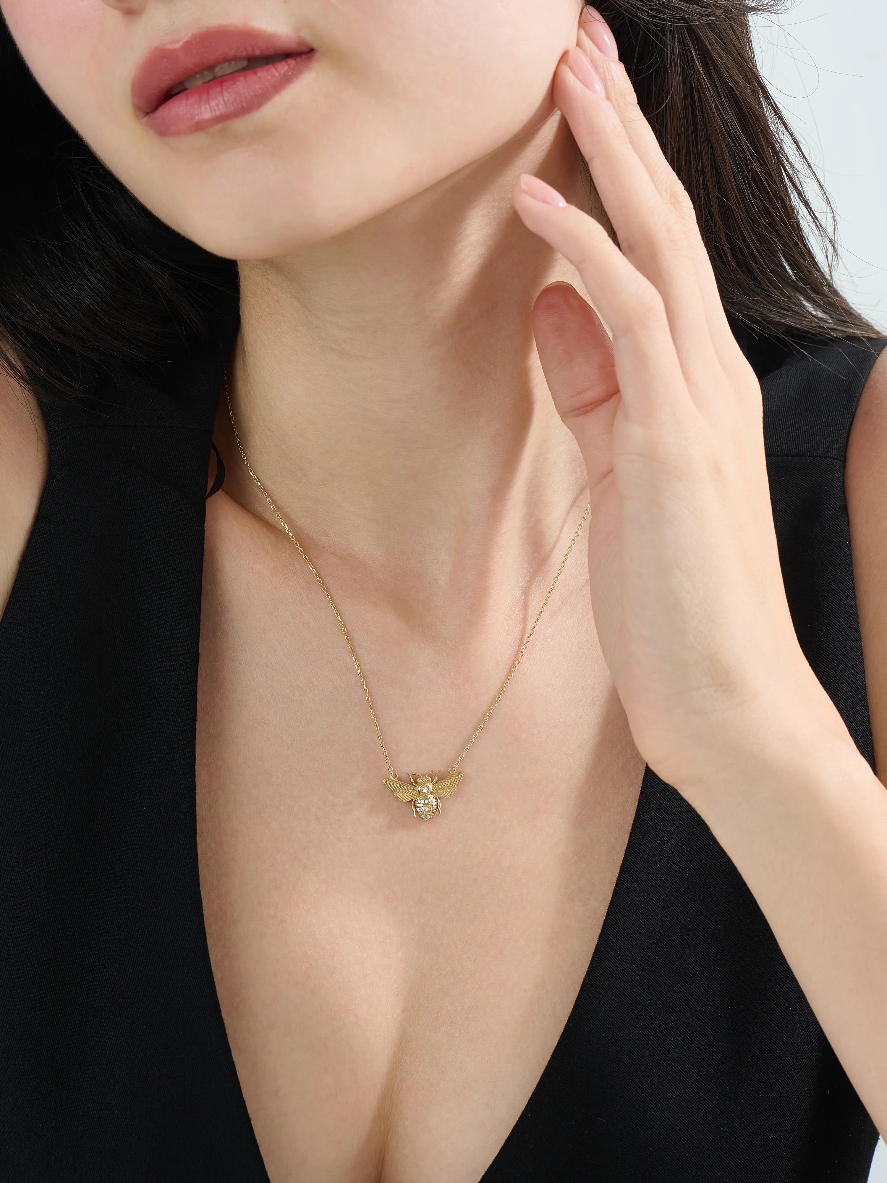 Bee Necklace, solid gold necklace, view 6 | DiaFifth