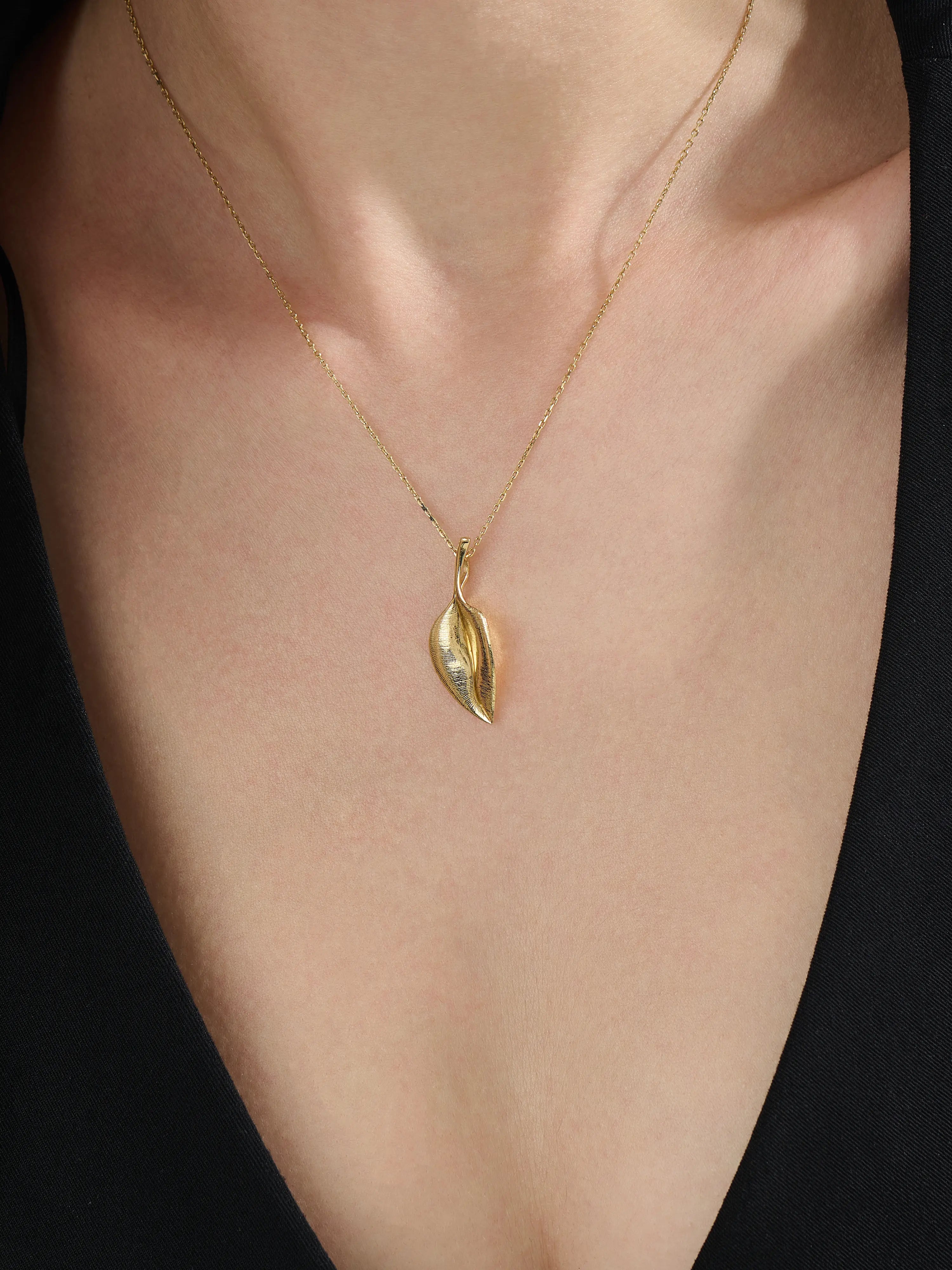 Leaf Necklace, solid gold necklace, view 3 | DiaFifth